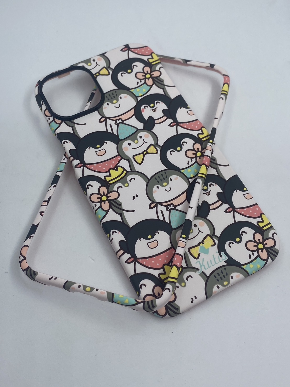 เคสคูทิส(Kutis)เคสไอโฟน14PLUS(ลายเพนกวิน)มาใหม่ เคสประกบหน้า-หลัง เคสเรืองแสง เคสลายวินเทจ ร้านSuperhero Klongthom