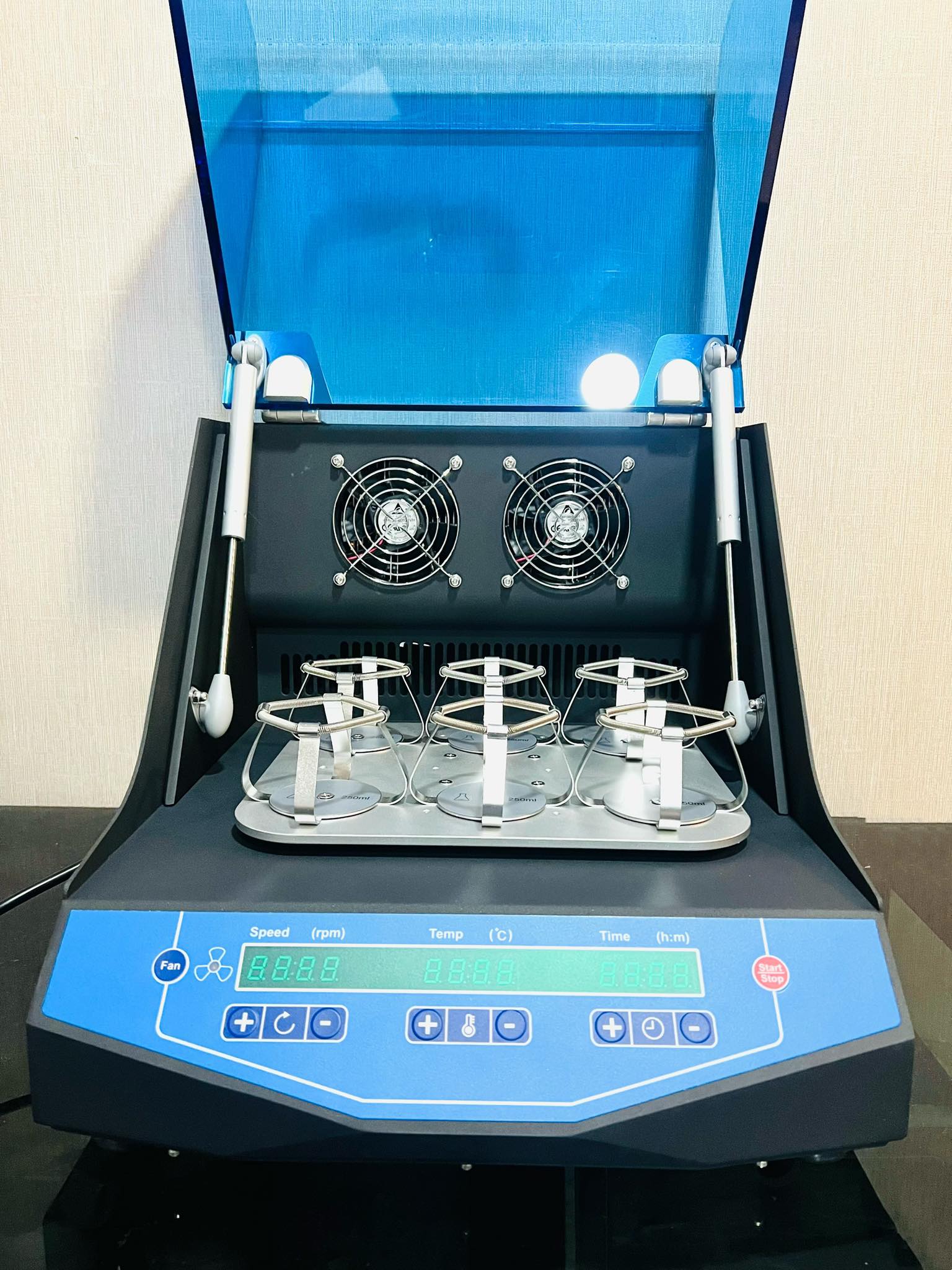 เครื่องเขย่าสารพร้อมควบคุมอุณหภูมิ รุ่น ES-60, (MIULAB)