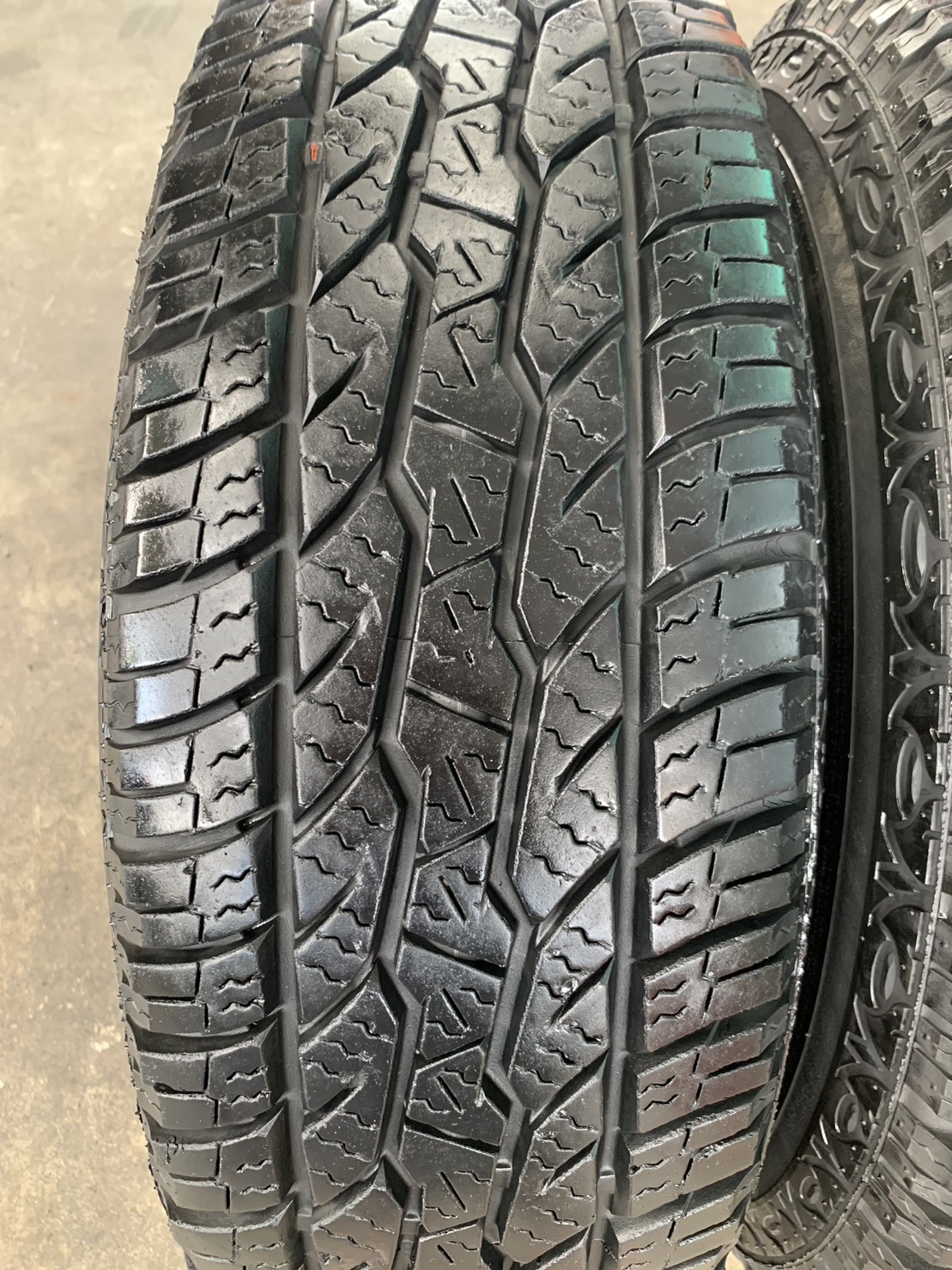 ✨ล้อแม็ก✨Ford Everest ขอบ 15 สีบอร์นหน้าเงา แถมยาง 31x10.5x15 Maxxis ปี 15