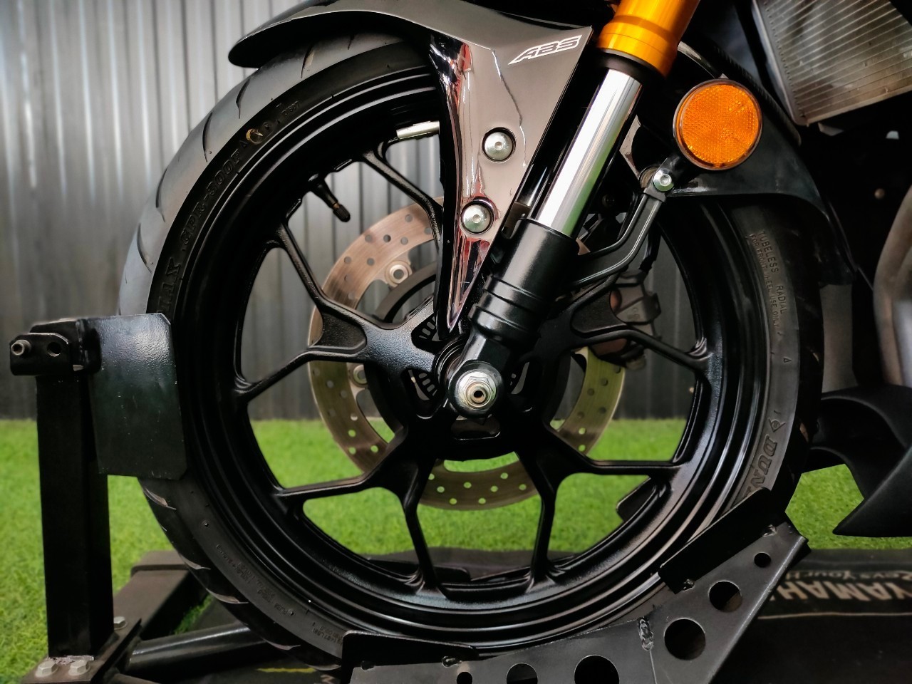 ดำดุดันไม่เกรงใจใคร ❗ YAMAHA New R3 โมเดล 2019 รถมือแรก "นางฟ้าไมล์น้อย" โคตรน่าใช้ 🥰