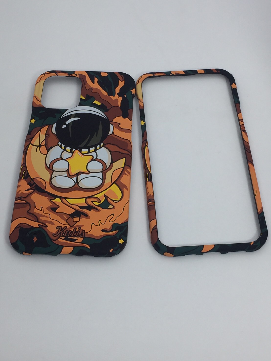 เคสคูทิส(Kutis)เคสไอโฟน12/12PRO(ลายมนุษย์อวกาศ)มาใหม่ เคสประกบหน้า-หลัง เคสเรืองแสง เคสลายวินเทจ ร้านSuperhero Klongthom