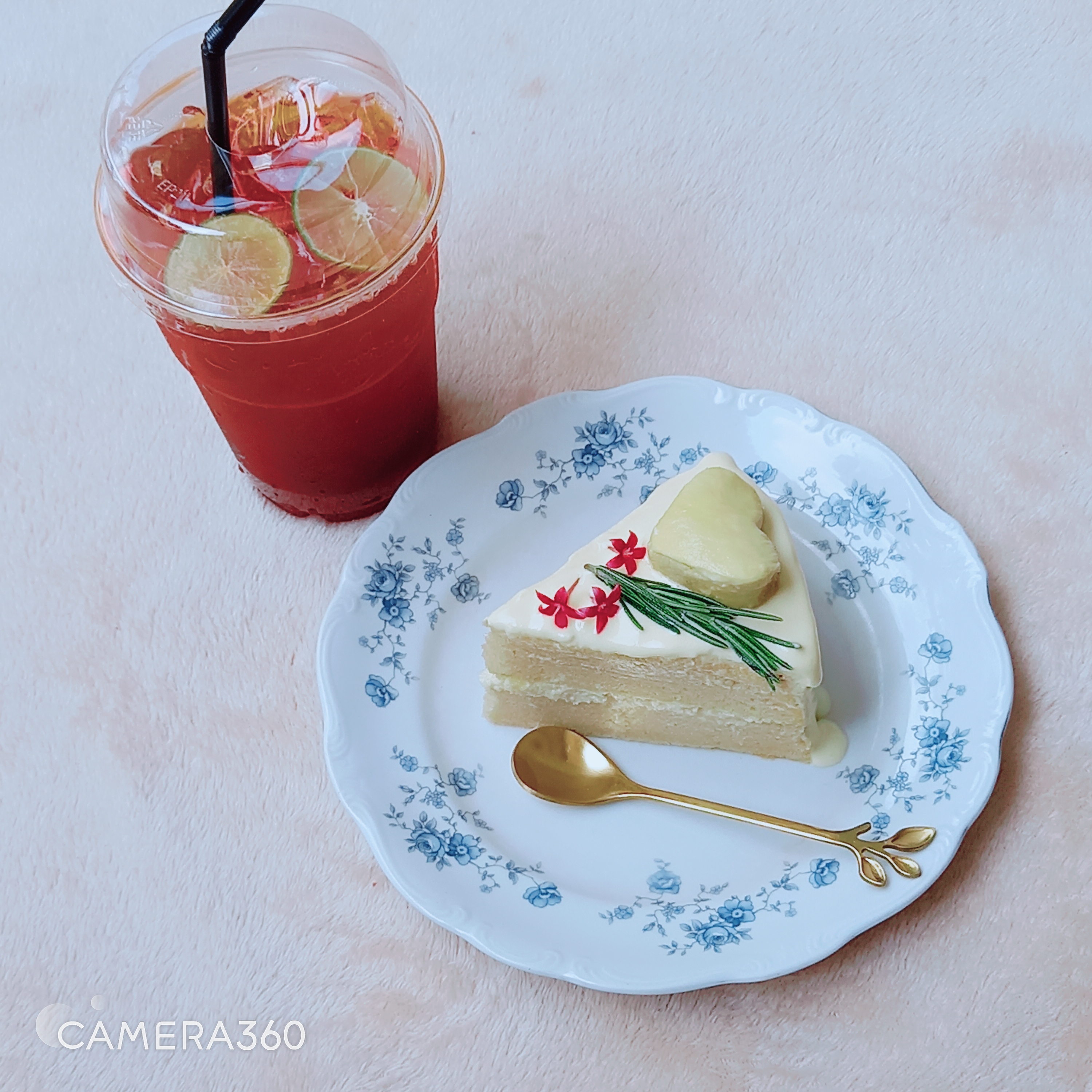 เค้กทุเรียนครีมสด (ราคาต่อชิ้น) Durian Fresh Milk Cake 2-3 ชั้น