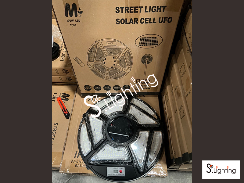 โคมไฟถนน/สนาม UFO SOLAR CELL 100T 444LED + รีโมท แสงขาว