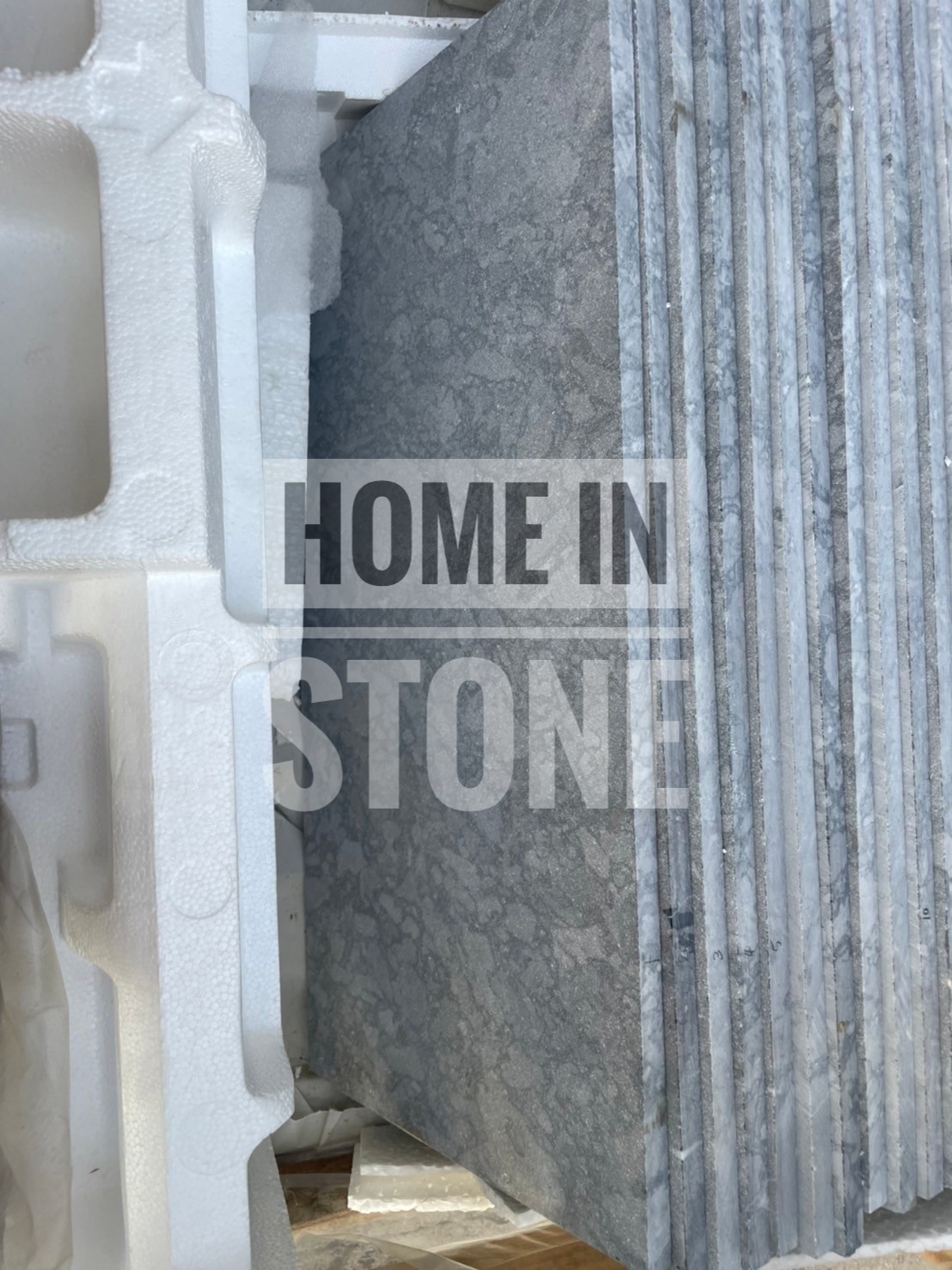 หินปูสระว่ายน้ำ white cloudy