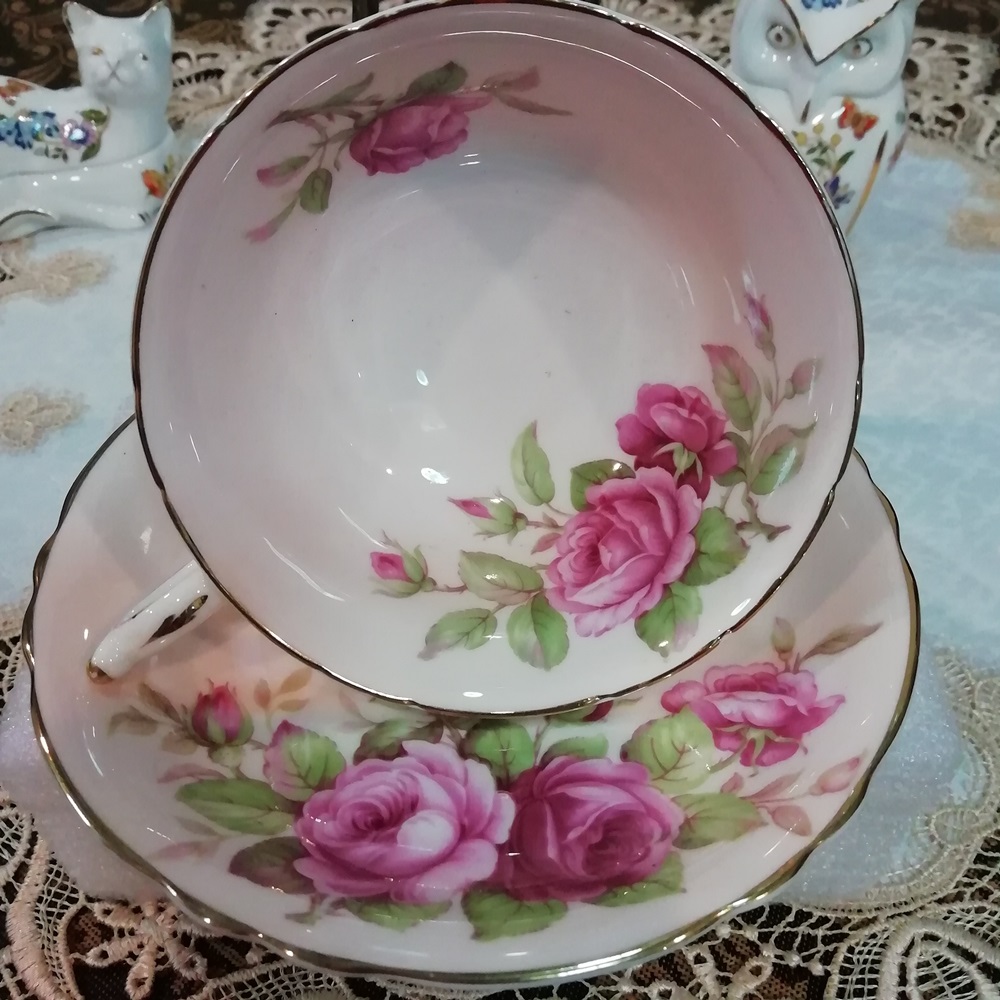 ถ้วยชา Paragon กุหลาบชมพู เขียนมือทั้งใบสำหรับคนชอบกุหลาบ ผลิตปี 1960