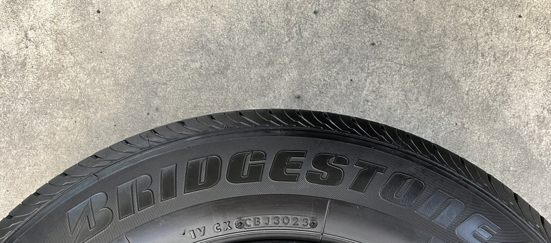 ✨ยาง✨215-70-16 Bridgestone🌟ปี 23🌟🚘ใส่กับ รถตู้ ,รถกระบะตัวเตี้ย ได้เลย