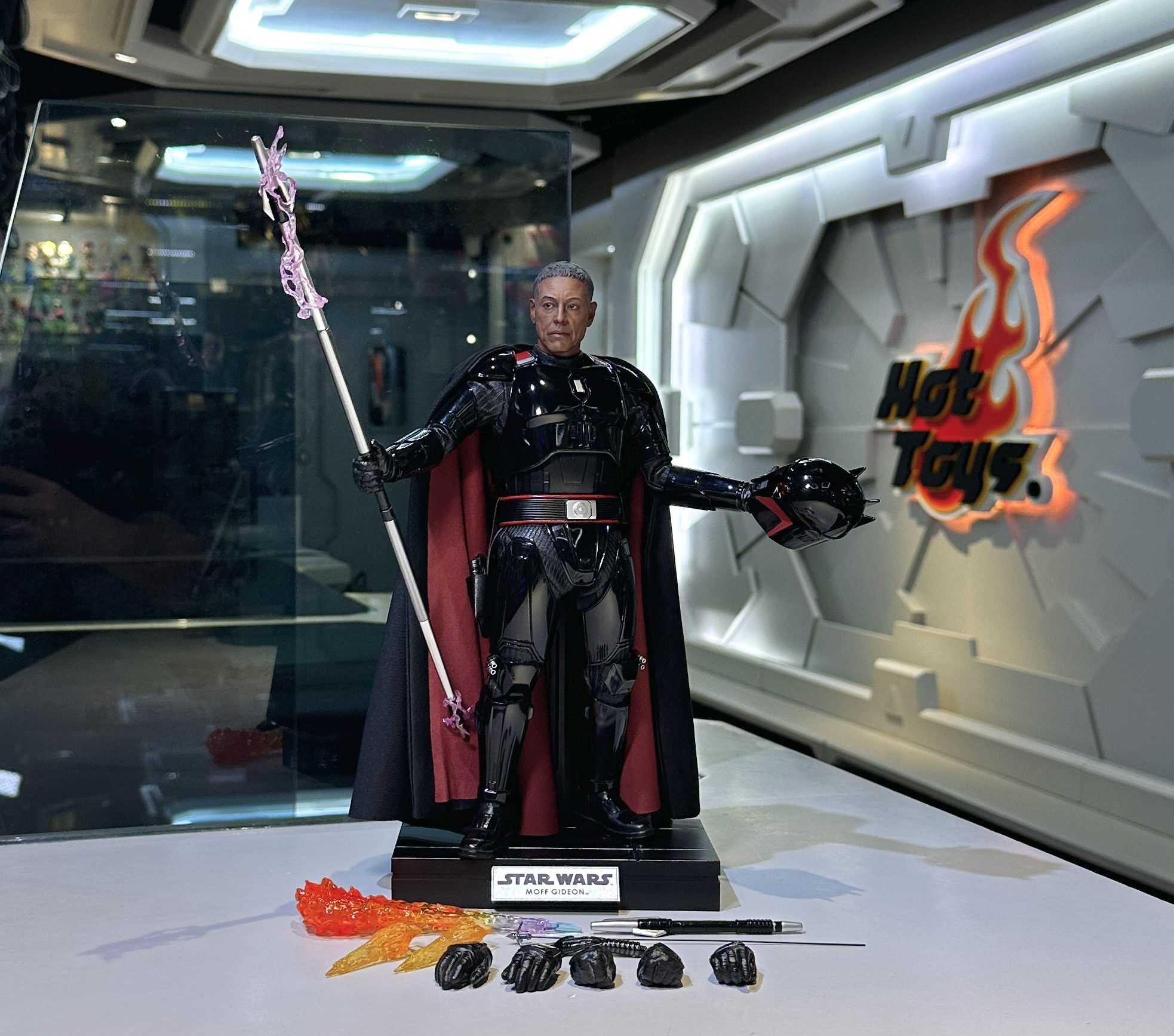 Hot Toys TMS107 1/6 Star Wars: The Mandalorian™ - Moff Gideon™