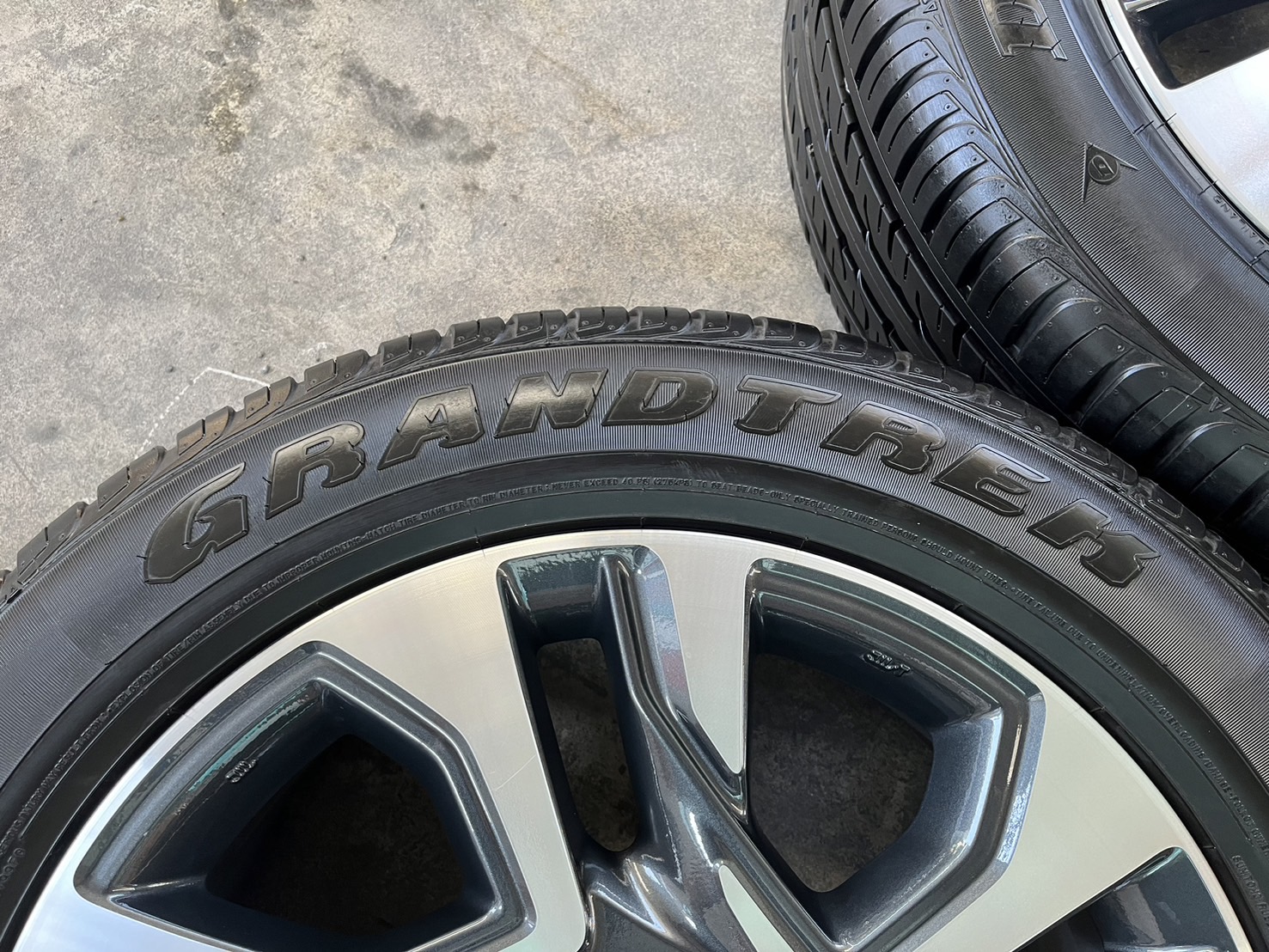 ♨️ปี 24♨️✨ล้อแม็กพร้อมยางป้ายแดง✨Toyota Fortuner Legender รุ่นใหม่ ขอบ 20💖สวยกริ๊บ💖