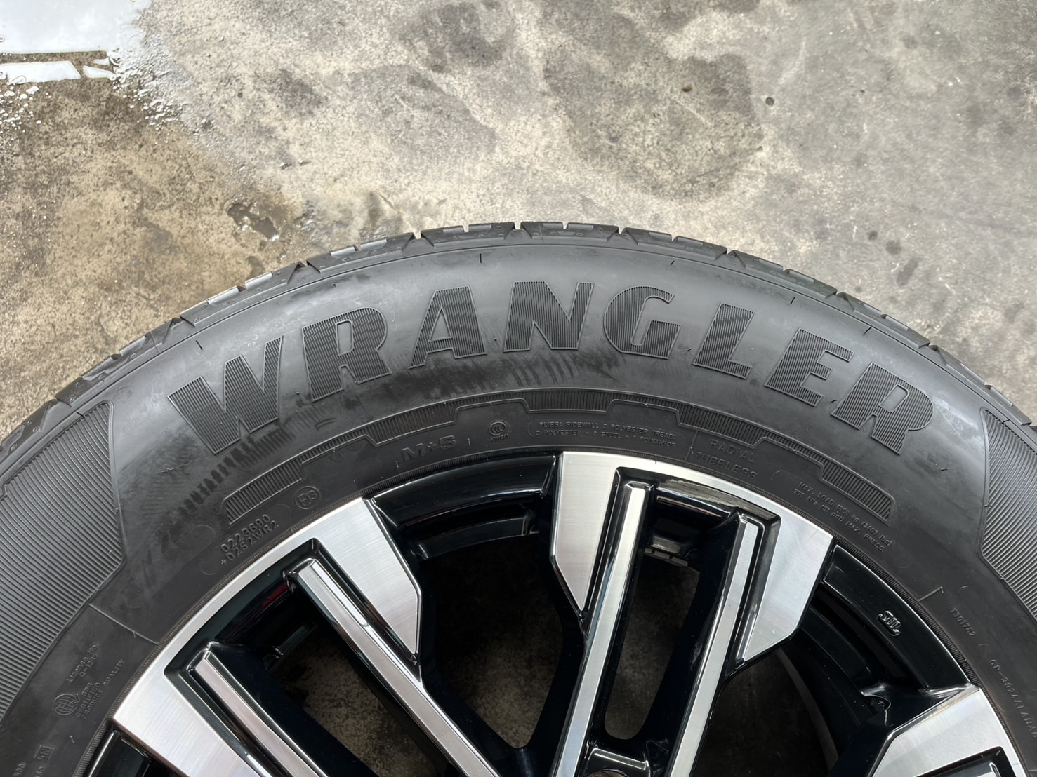 ✨ล้อแม็ก✨Mitsu Pajero ตัวท็อป ขอบ 18 ดำหน้าเงา พร้อมยาง 255-65-18 Goodyear🌟ปี 23🌟