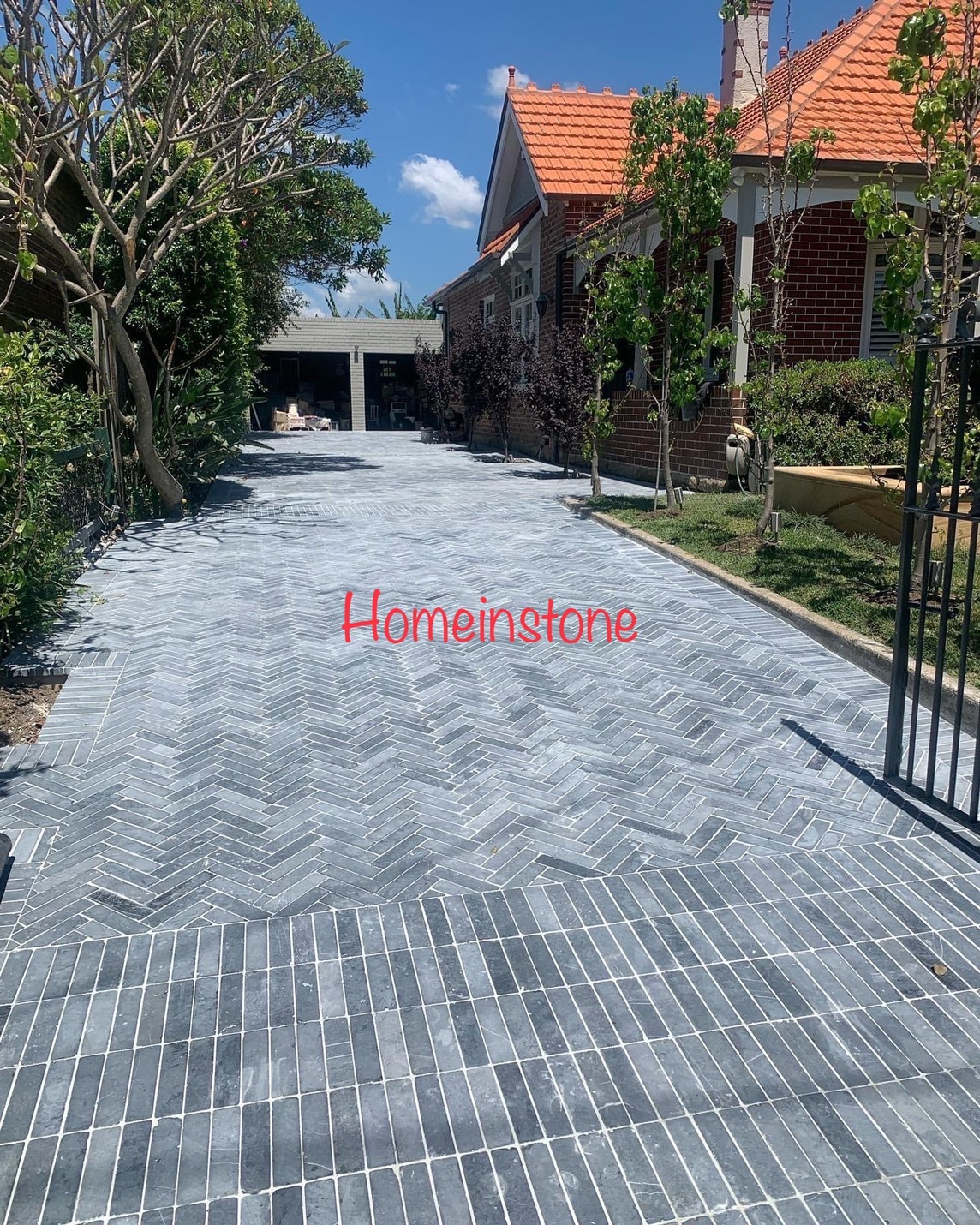 บลูสโตน ผิวโม่ ปูถนน