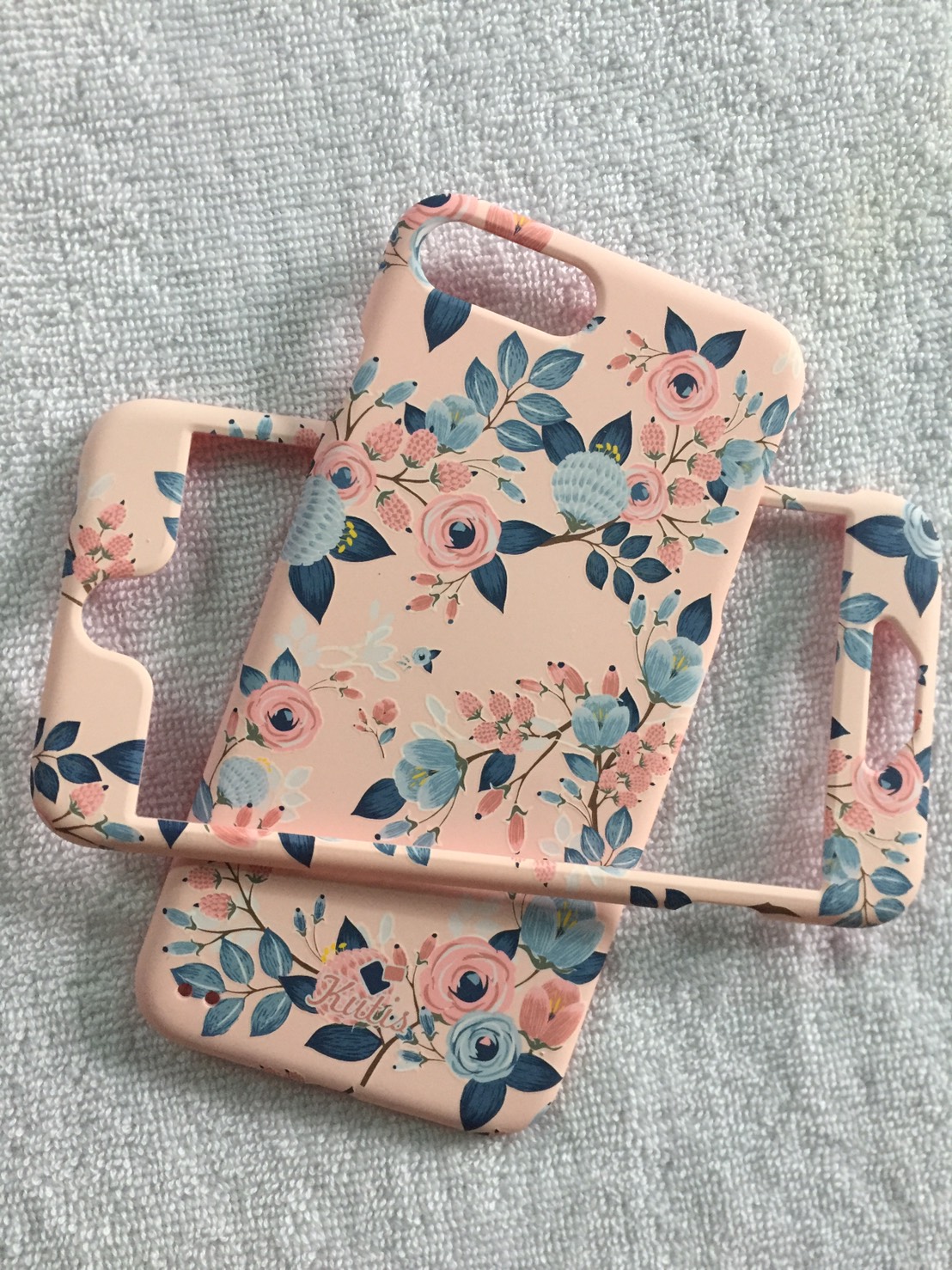 เคสคูทิส (Kutis) ไอโฟน7พลัส,8พลัส(ลายช่อดอกไม้พื้นสีชมพู)