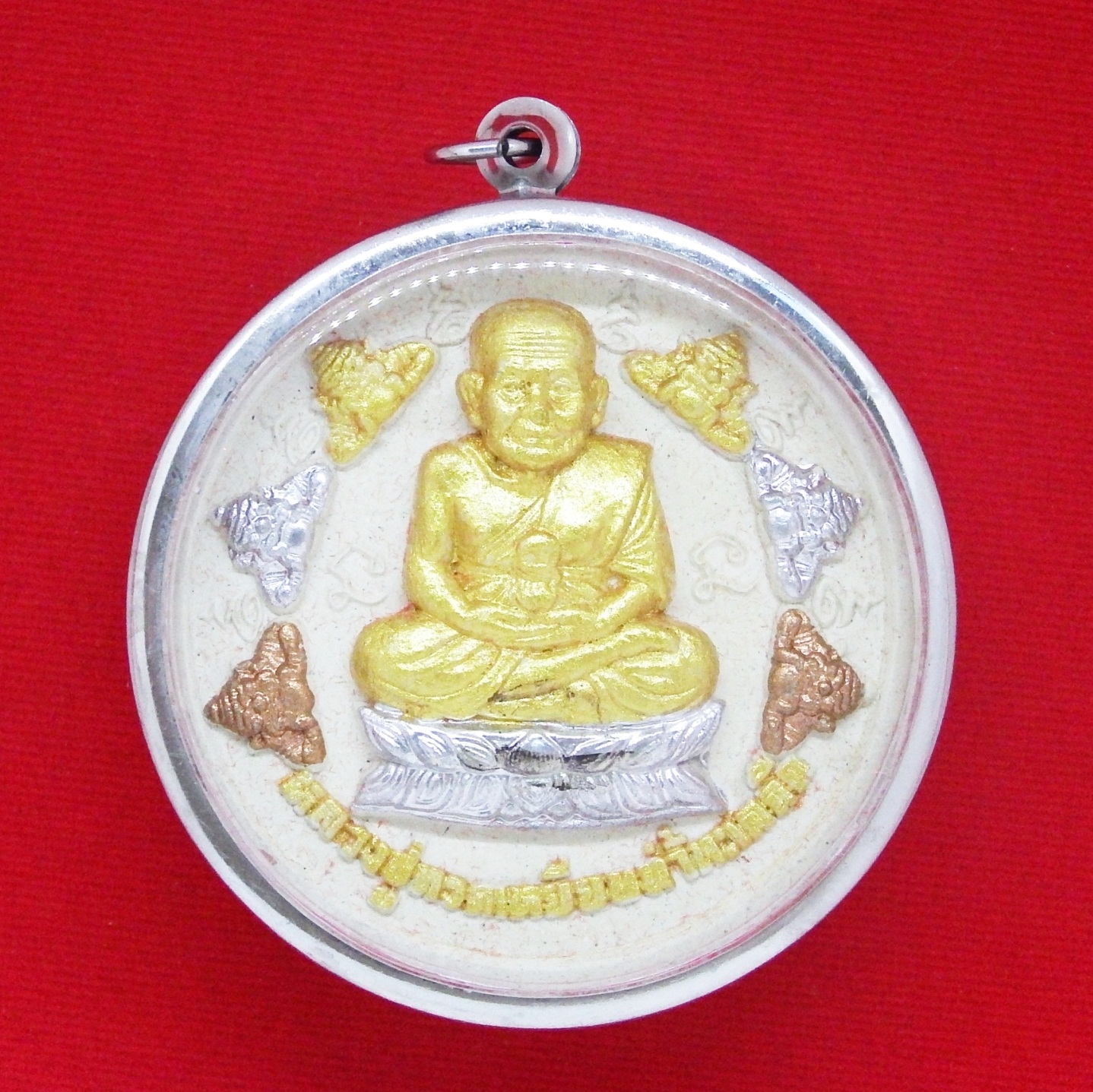 พระผงหลวงปู่ทวด เหยียบน้ำทะเลจืด วัดช้างให้ เนื้อว่านขาวปัด 3 กษัตริย์