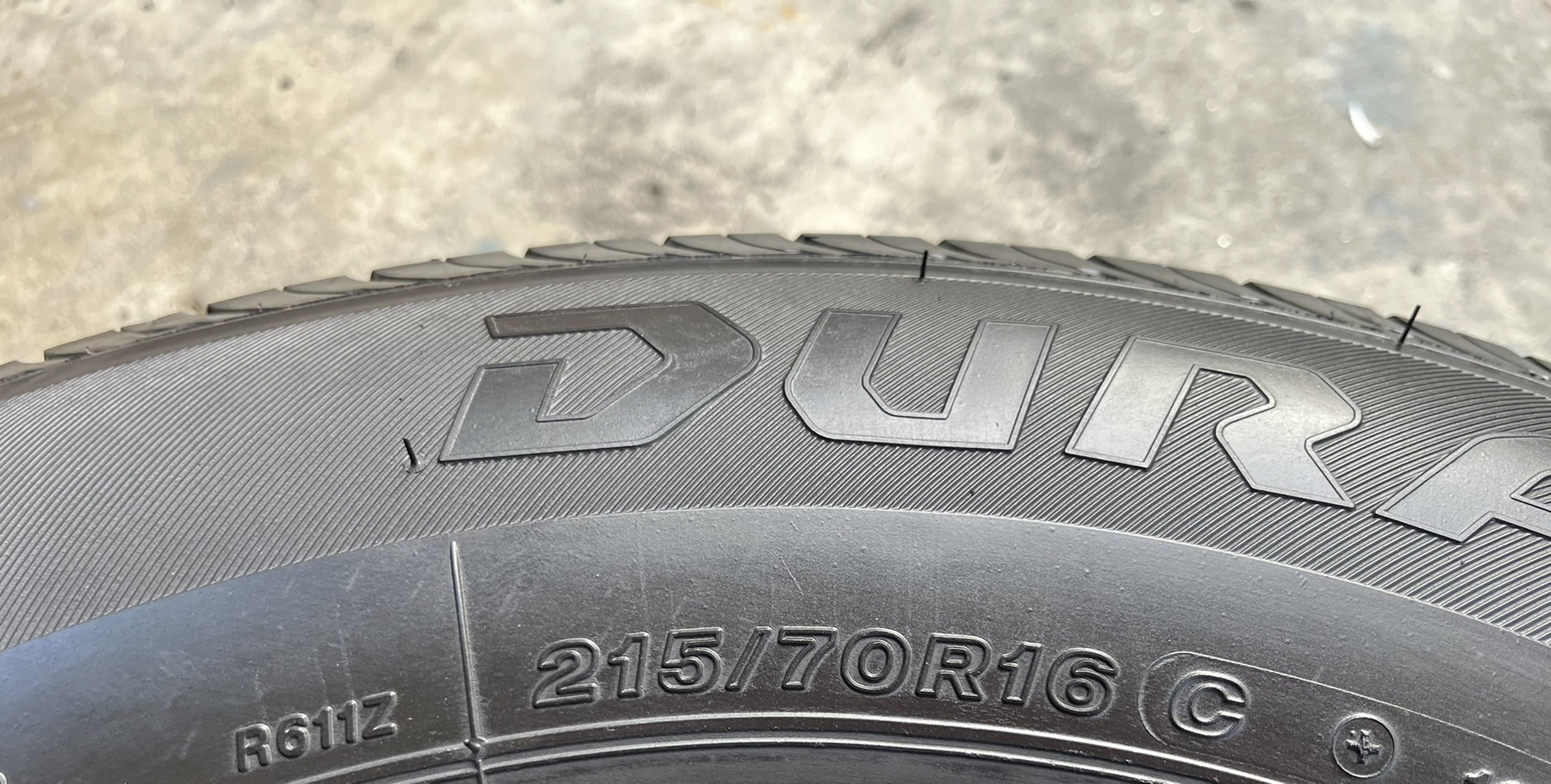 ✨ยาง✨215-70-16 Bridgestone🌟ปี 23🌟🚘ใส่กับ รถตู้ ,รถกระบะตัวเตี้ย ได้เลย