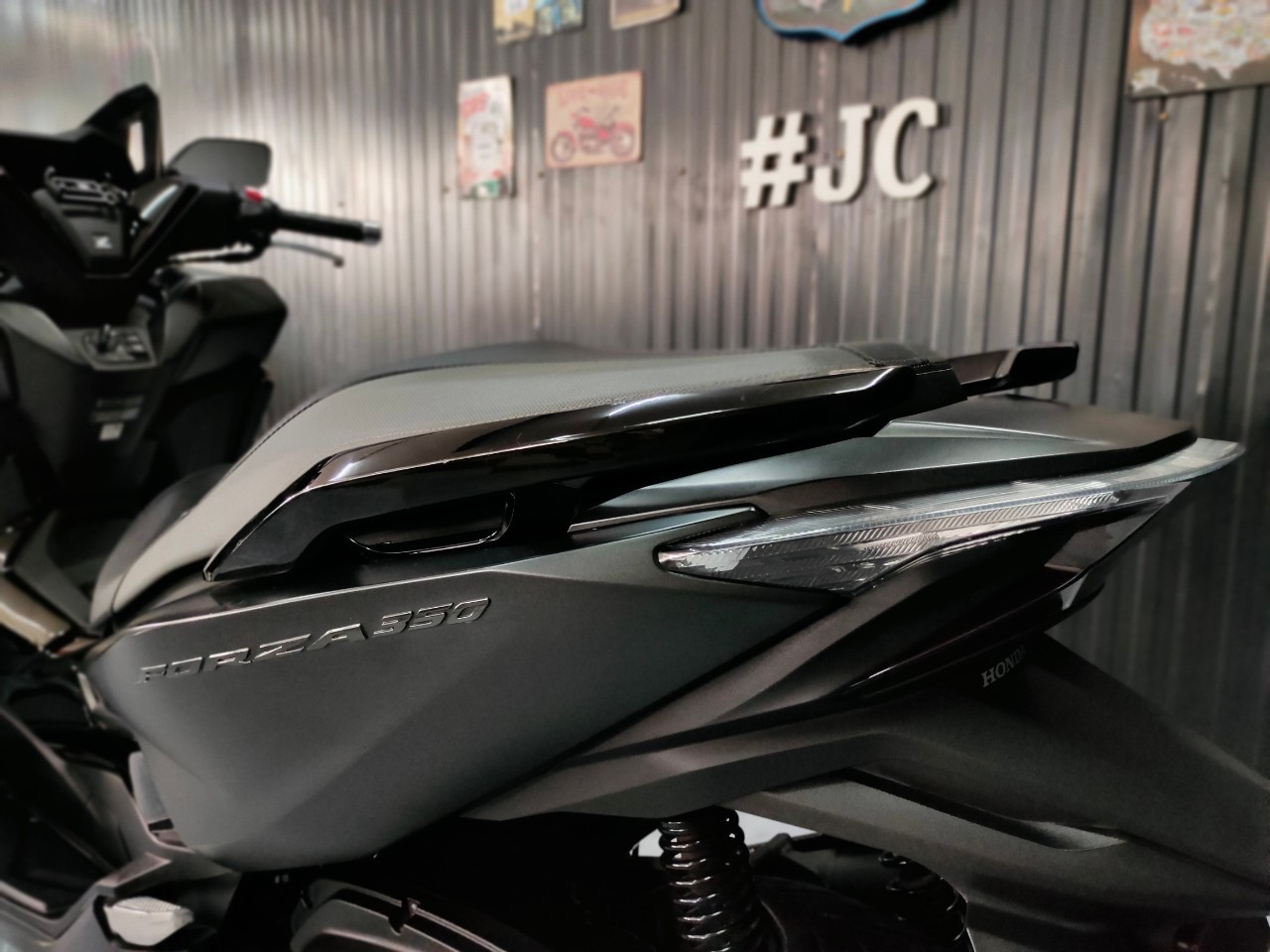บิ๊กสกู๊ตเตอร์กระแสดีไม่มีตก 🛵💨 HONDA FORZA350 รถปี 2022 แท้นางฟ้า 6xxx โล สวยใสพร้อมใช้ออกรถ 15000