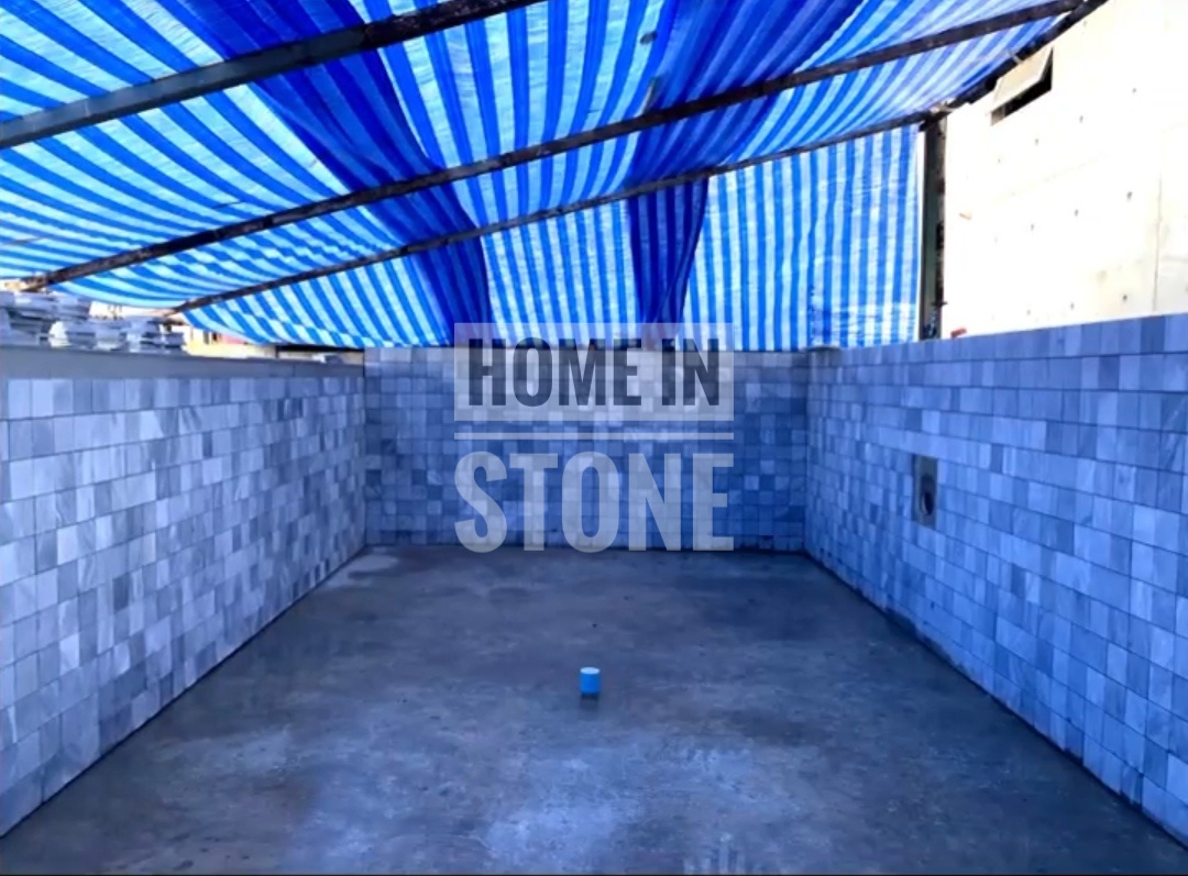 หินปูสระว่ายน้ำ crystal black