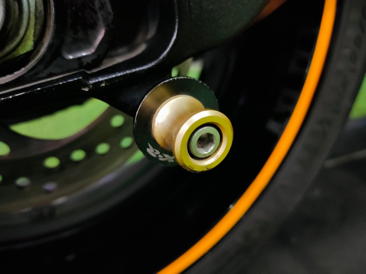 🐬 ได้เวลาโลมาโชว์ตัว #GSX-R1000 สเปค 🇺🇸 จดทะเบียน ธ.ค. ปี 2014 แต่งเต็มพร้อมบิน...ขี่อย่างมันส์‼️