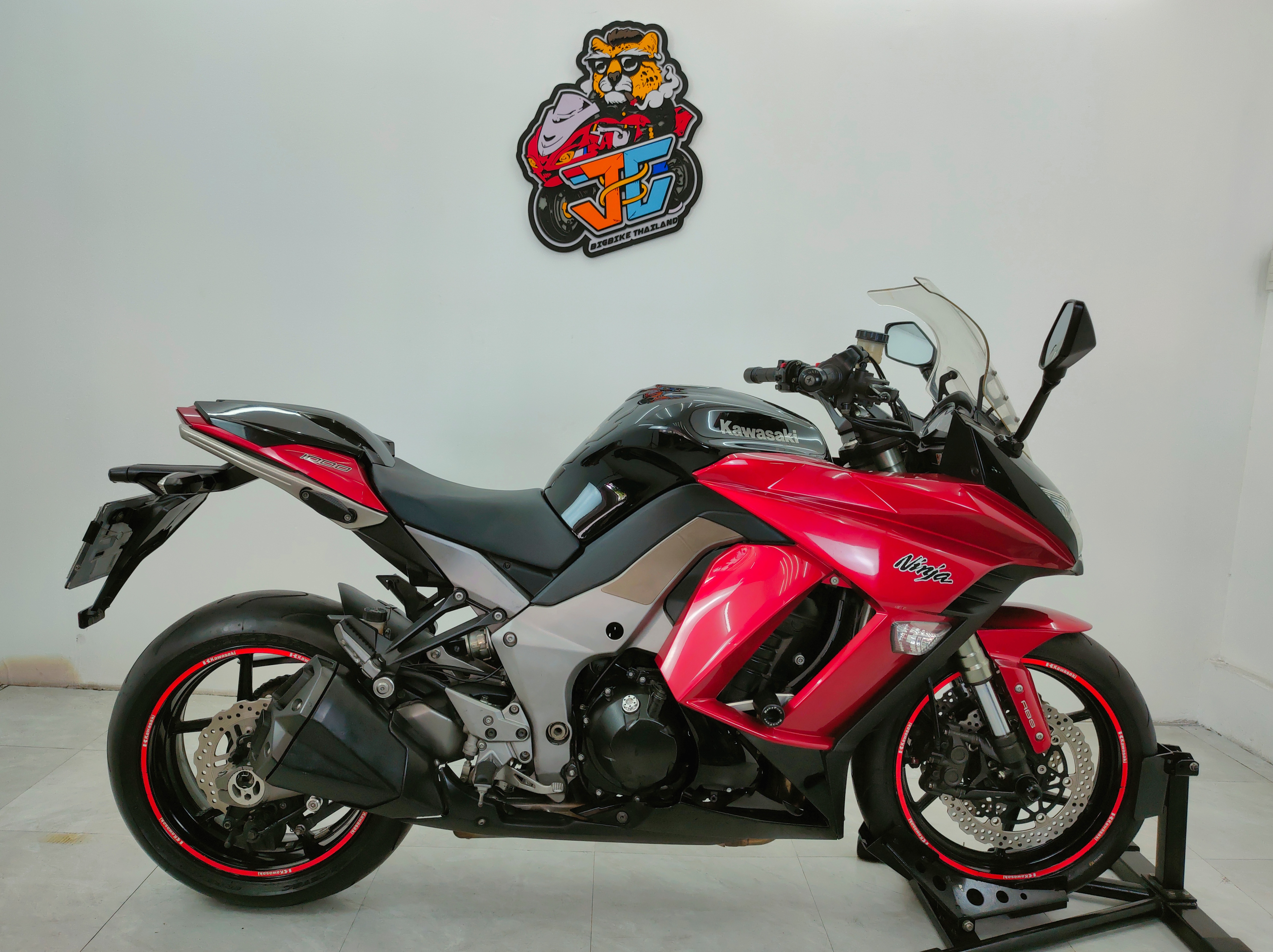 รถสวยสายจอดที่แท้ทรู...Kawasaki Ninja1000 ปลายปี 2011 สเปคนอก US." สีนี้ไม่มีซ้ำ"