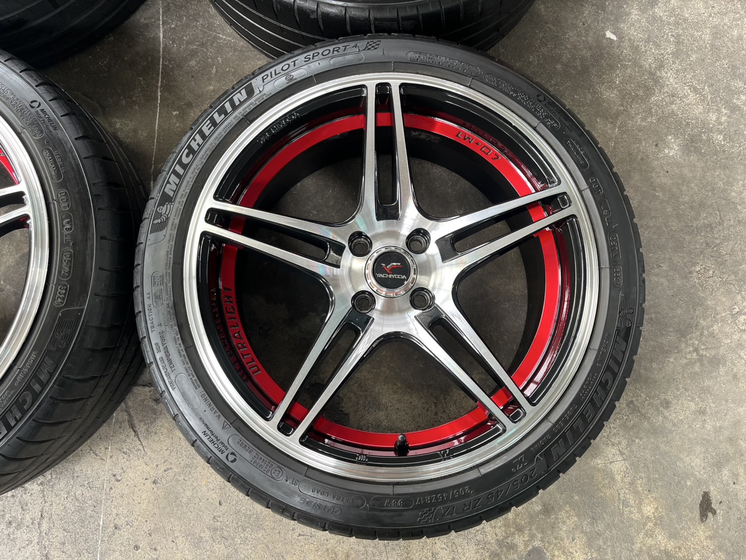 ✨แม็กแต่ง✨4รู100✨Yachiyoda ขอบ 17 แถมยาง 205-45-17 Michelin ปี 21