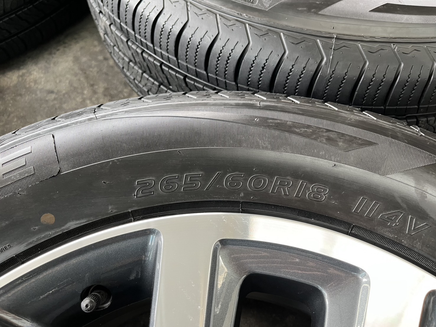 ✨ล้อแม็ก✨Toyota Fortuner ตัวท็อป ขอบ 18 เทาหน้าเงา พร้อมยาง 265-60-18 GOODRIDE💥ปี 25💥