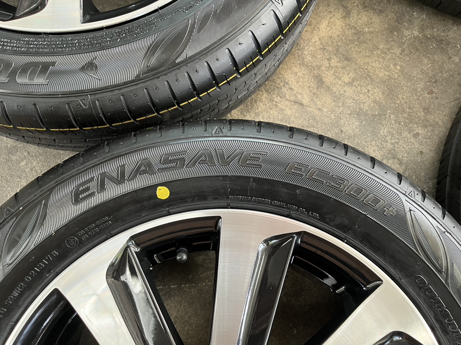 ✨ล้อแม็ก✨Toyota Vios 8 ก้าน ขอบ 15 ดำหน้าเงา พร้อมยางใหม่💯185-60-15 Dunlop♨ปี 24♨