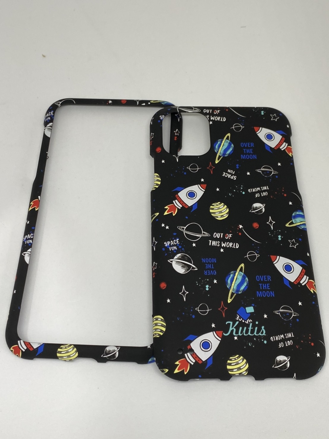เคสคูทิส(Kutis)เคสไอโฟน11G(ลายจรวดอวกาศ)มาใหม่ เคสประกบหน้า-หลัง เคสเรืองแสง เคสลายวินเทจ ร้านSuperhero Klongthom