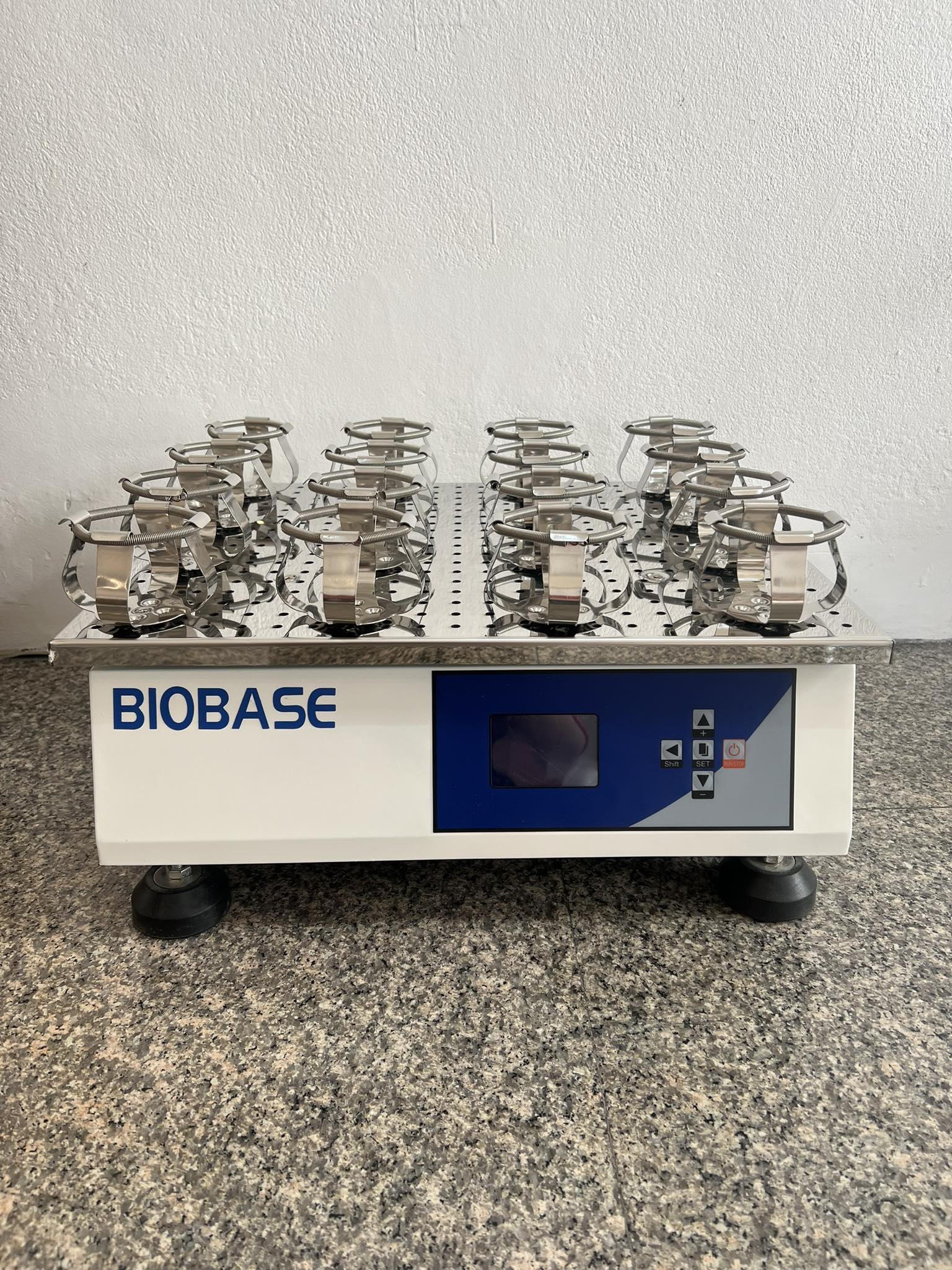 เครื่องเขย่าสาร Table Top Capacity Shaker, Biobase