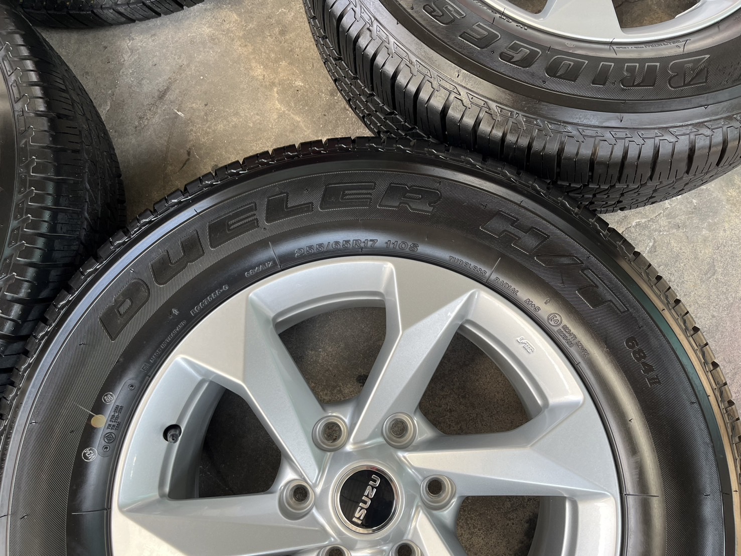 ✨ล้อแม็กป้ายแดง✨ISUZU D-Max รุ่นใหม่ล่าสุด ขอบ 17 พร้อมยางป้ายแดง 255-65-17 Bridgestone♨️ปี 24♨️