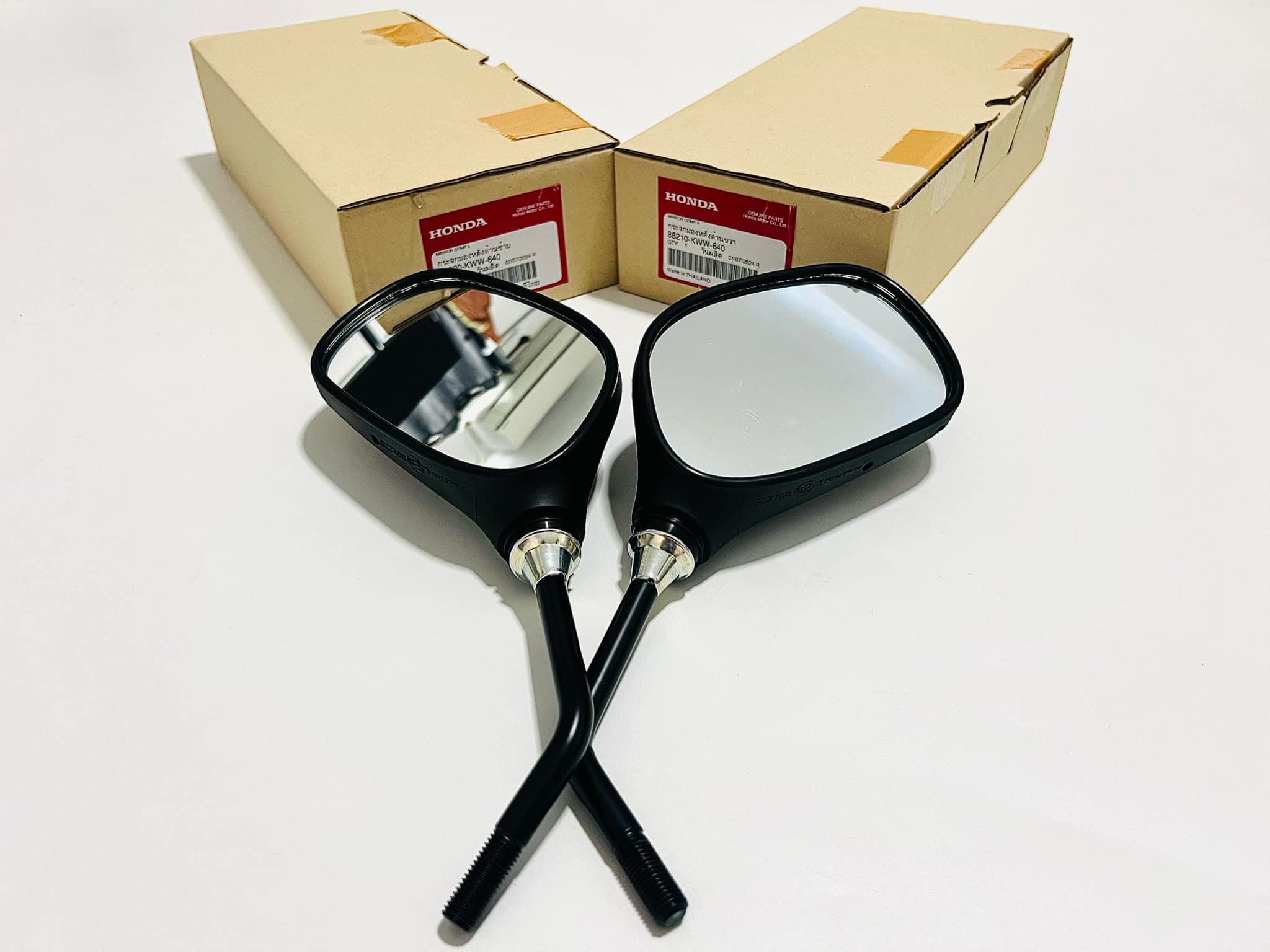 กระจกดรีม 110 i ดรีมซูปเปอร์คลับ รุ่นไฟเหลี่ยม 1 คู่ แท้ศูนย์ 88220-KWW-640 และ 88210-KWW-640 รอ