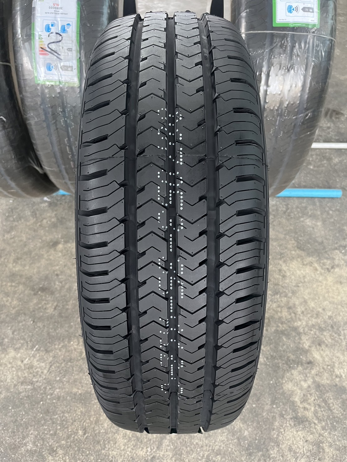 ♨️ปี 24♨️✨ยางใหม่💯215-70-16 GOODRIDE🚘ใส่กับ รถตู้ ,รถกระบะตัวเตี้ย ได้เลย