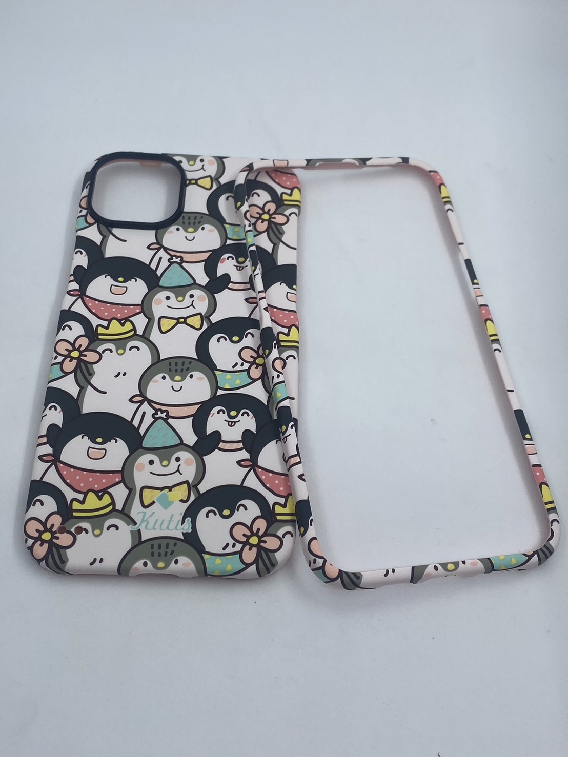 เคสคูทิส(Kutis)เคสไอโฟน14PLUS(ลายเพนกวิน)มาใหม่ เคสประกบหน้า-หลัง เคสเรืองแสง เคสลายวินเทจ ร้านSuperhero Klongthom
