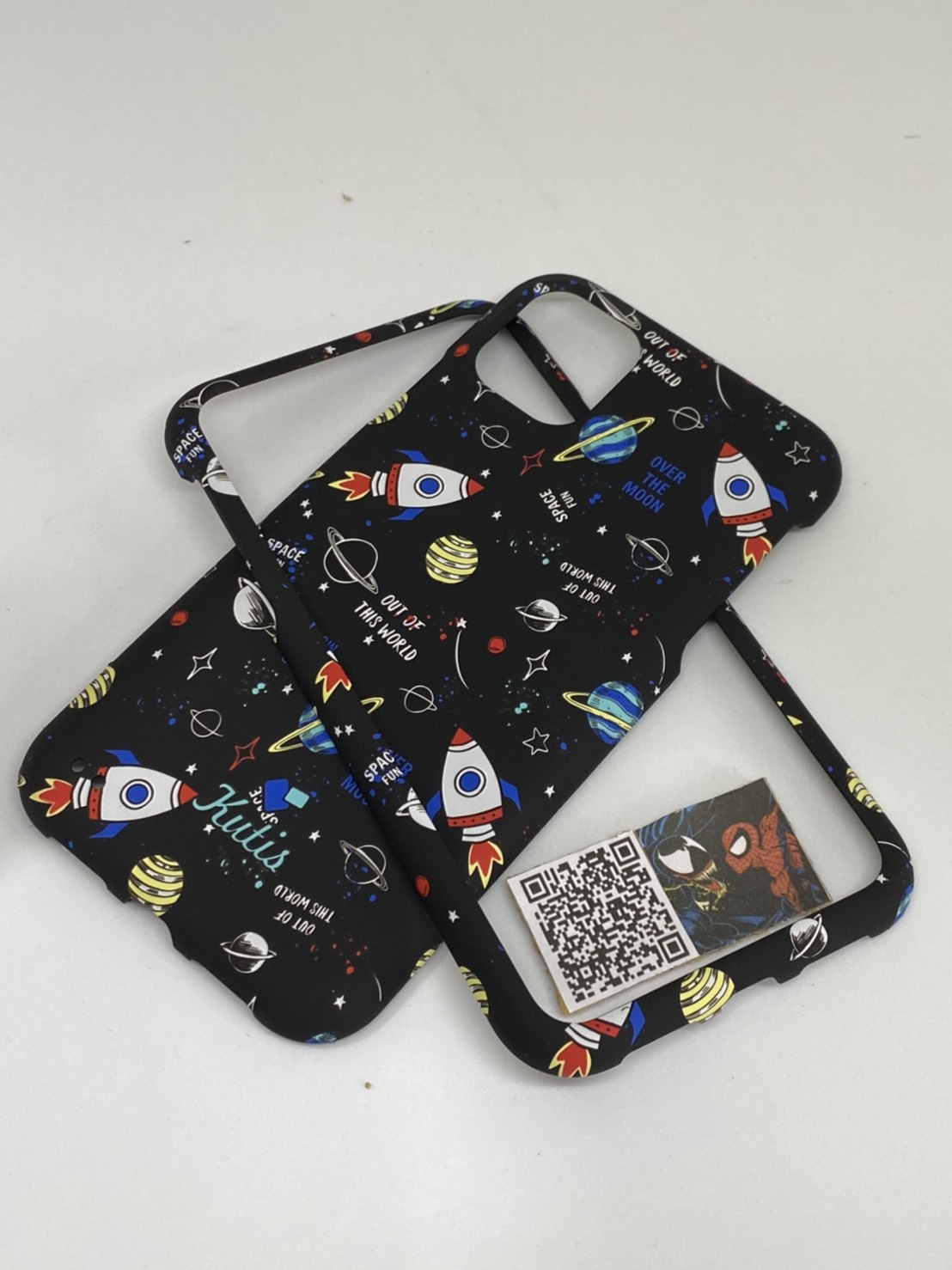 เคสคูทิส(Kutis)เคสไอโฟน11G(ลายจรวดอวกาศ)มาใหม่ เคสประกบหน้า-หลัง เคสเรืองแสง เคสลายวินเทจ ร้านSuperhero Klongthom