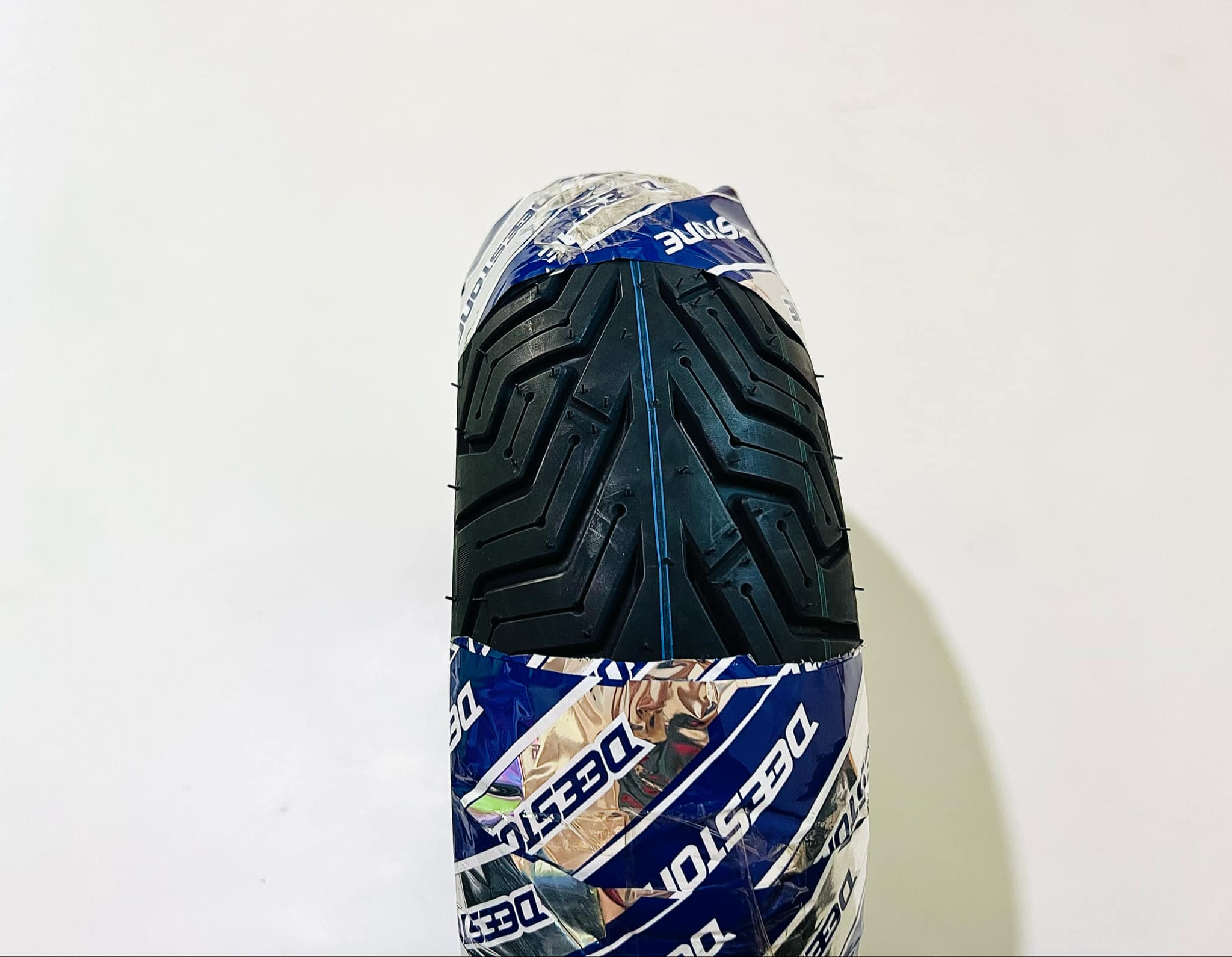 ยางนอก 120/70 ขอบ 10 D826 แบบเรเดียล T/L A25