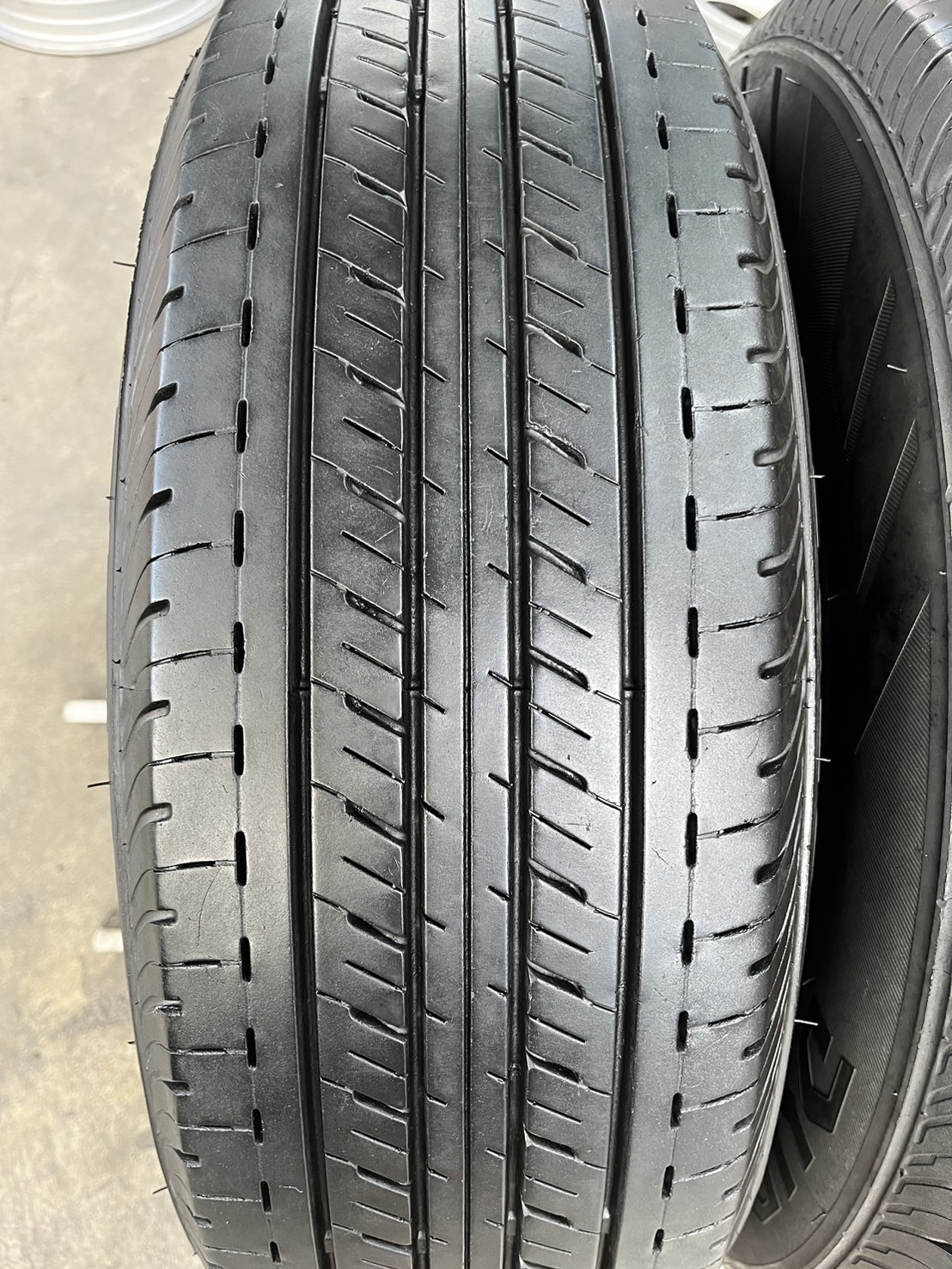 ✨ยาง✨215-70-16 Bridgestone🌟ปี 23🌟🚘ใส่กับ รถตู้ ,รถกระบะตัวเตี้ย ได้เลย