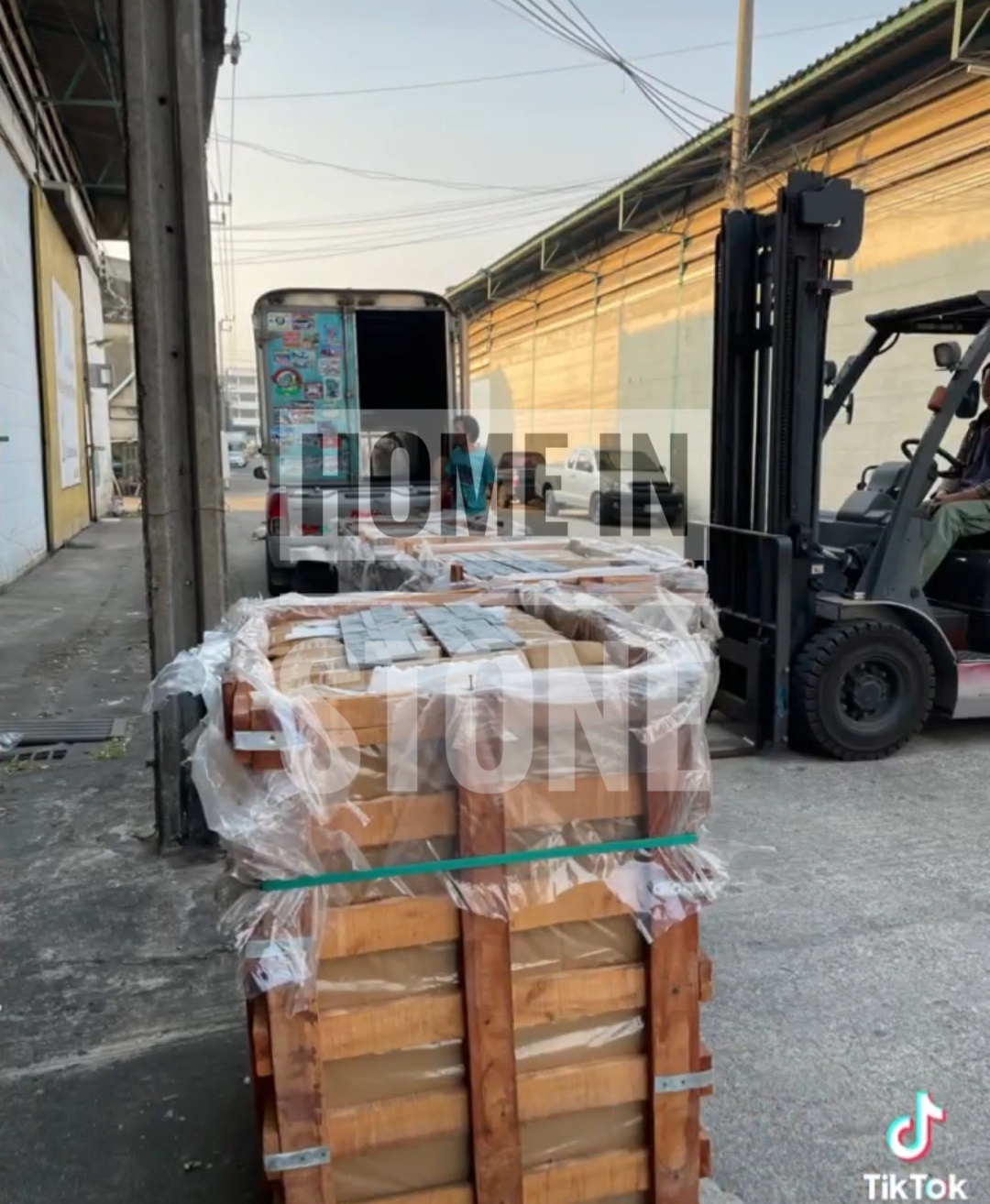 Silver grey wall panel Doi sa ket round 2