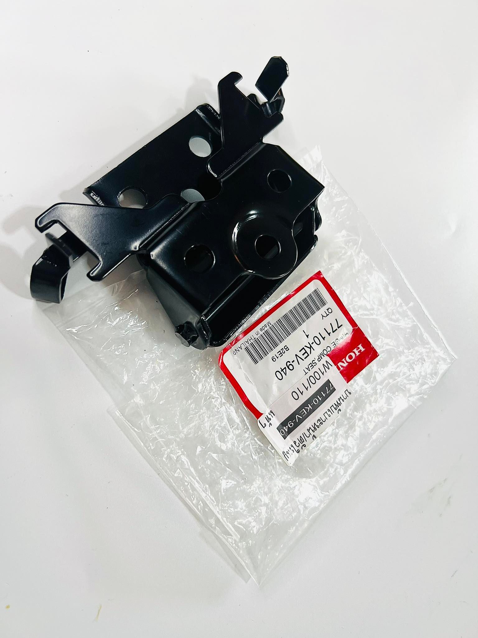 บานพับเบาะเวฟ100 110 แท้ศูนย์ L1-4