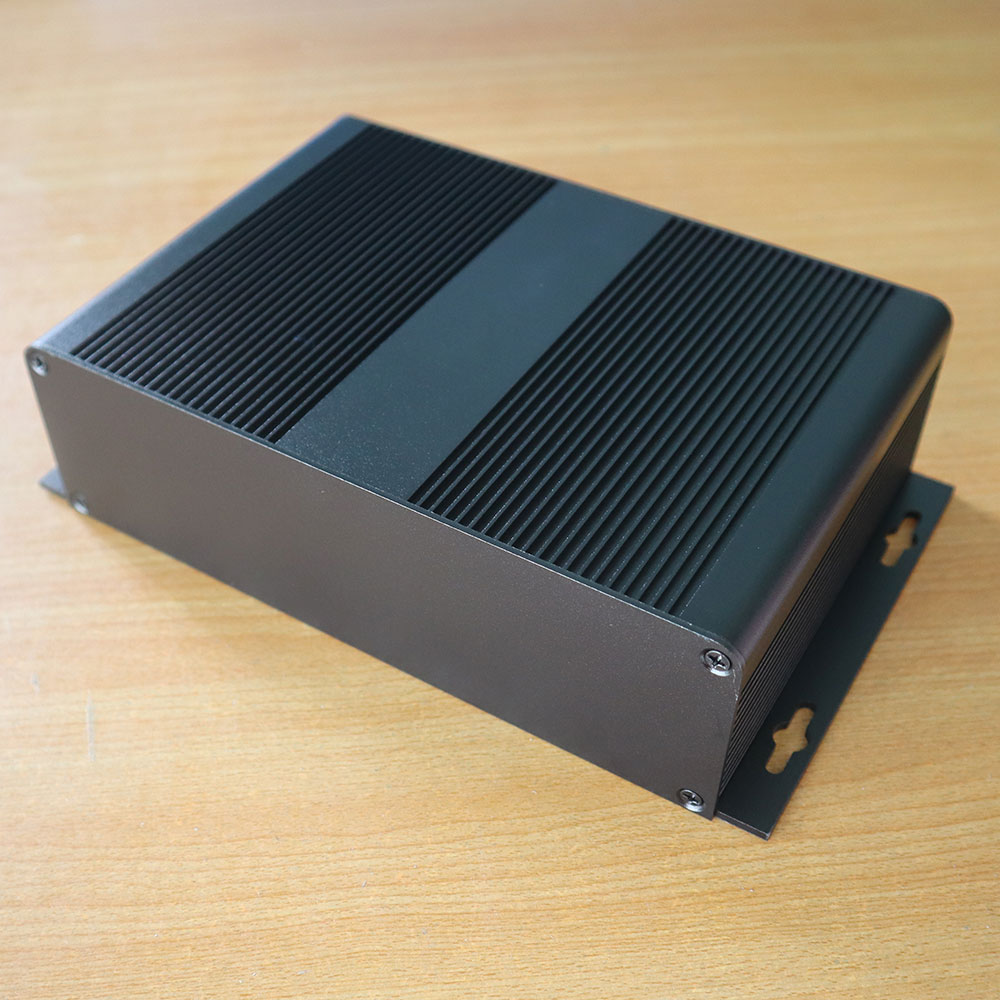 กล่องอลูมิเนียมสีดำ มีขายึด ขนาด 54 X 204 X 120 mm (P)