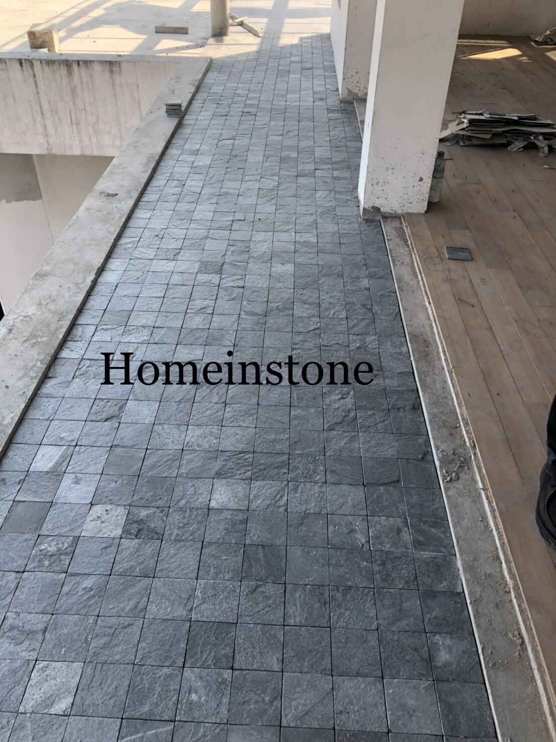 Silver grey หน้าธรรมชาติ ใช้ปูลานจอดรถ