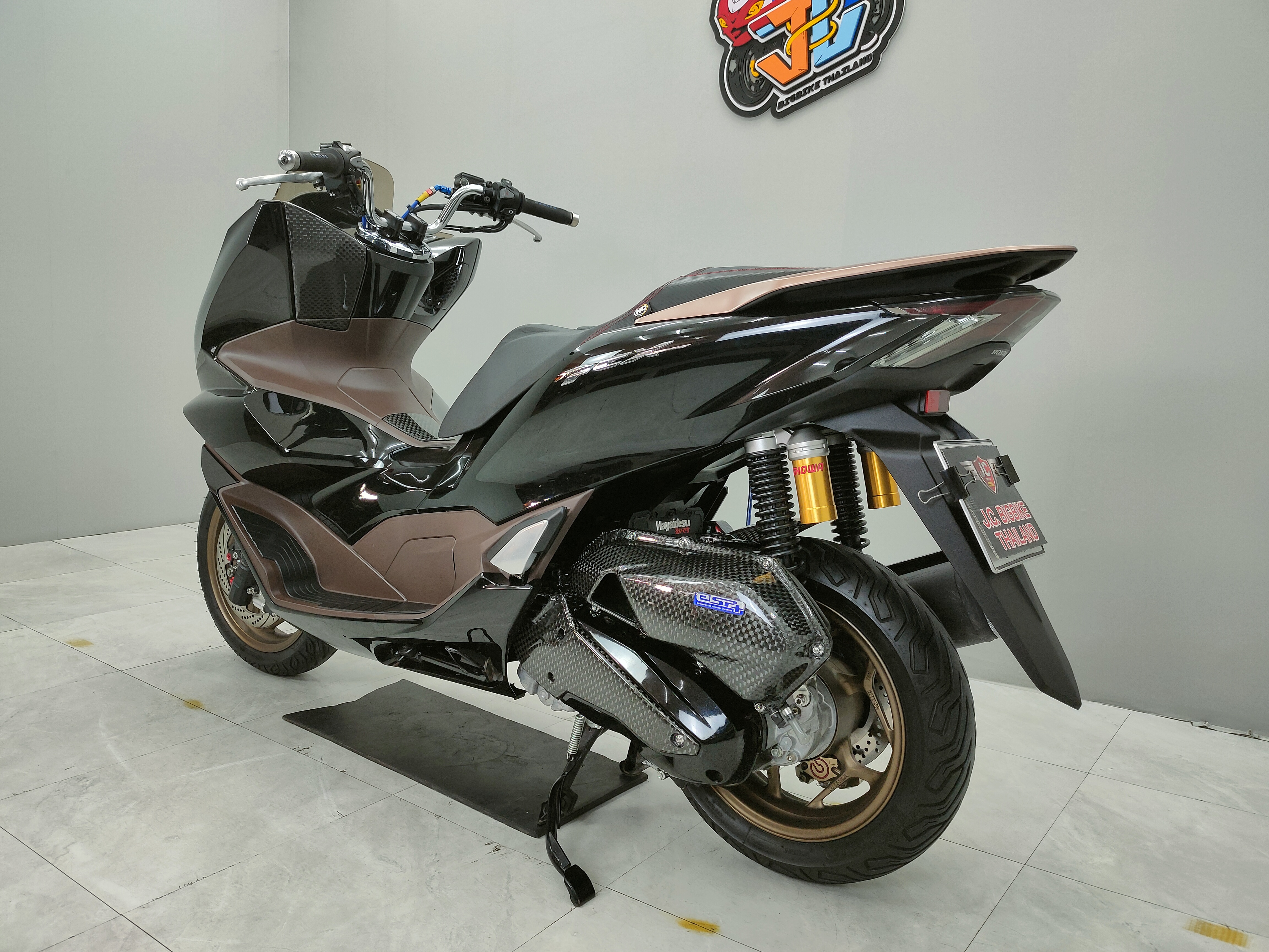 วัยรุ่นจ๋า...พี่มาแล้วจ้า 😘 HONDA PCX160 abs จดปี 2021 ไมล์ 1️⃣ พันโลแท้ + ของแต่ง3หมื่น‼️