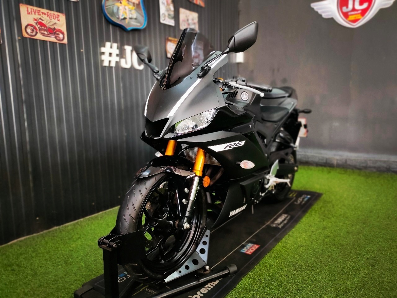 ดำดุดันไม่เกรงใจใคร ❗ YAMAHA New R3 โมเดล 2019 รถมือแรก "นางฟ้าไมล์น้อย" โคตรน่าใช้ 🥰