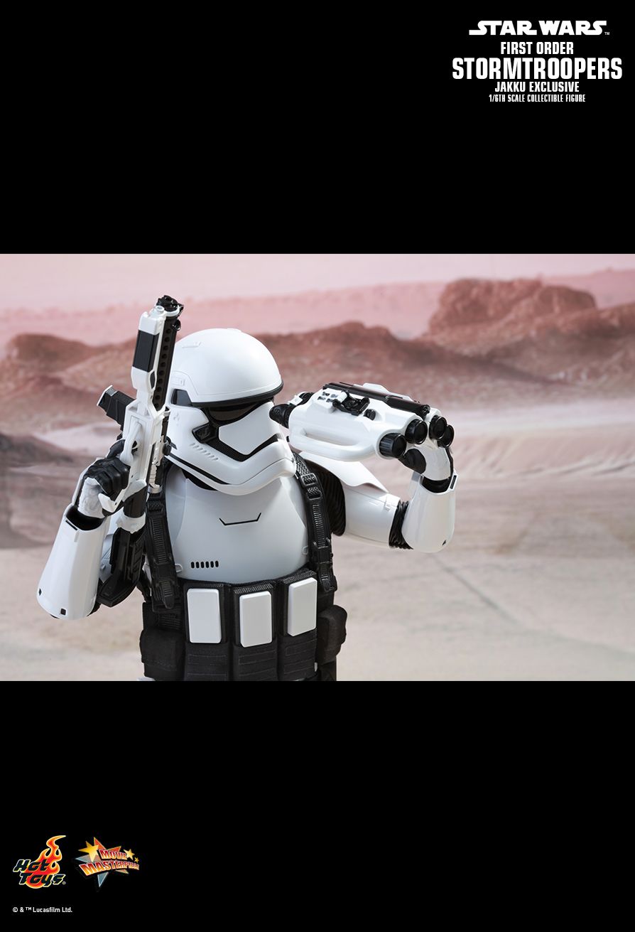 Hot Toys MMS333 STAR WARS: THE FORCE AWAKENS - FIRST ORDER STORMTROOPER (JAKKU EXCLUSIVE)