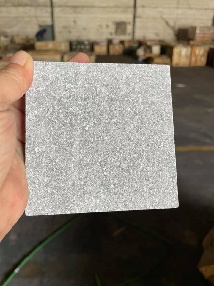 หินปูสระว่ายน้ำ Crystal Black หน้าพ่นทราย