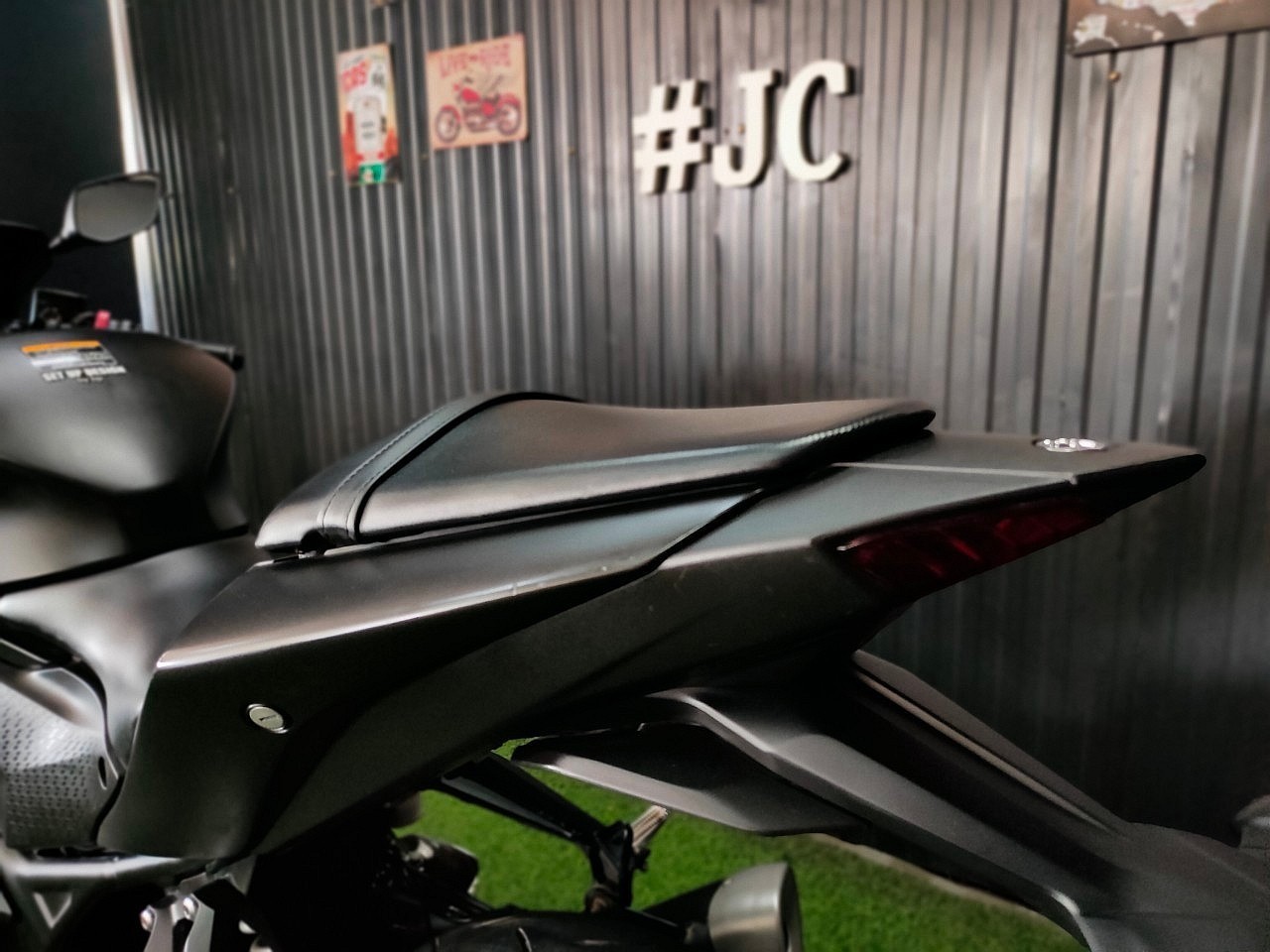 ดำดุดันไม่เกรงใจใคร ❗ YAMAHA New R3 โมเดล 2019 รถมือแรก "นางฟ้าไมล์น้อย" โคตรน่าใช้ 🥰