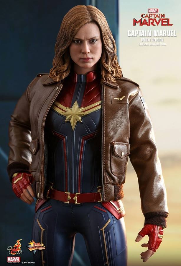 HOT TOYS MMS522 CAPTAIN MAVEL - CAPTAIN MARVEL (DELUXE VERSION)