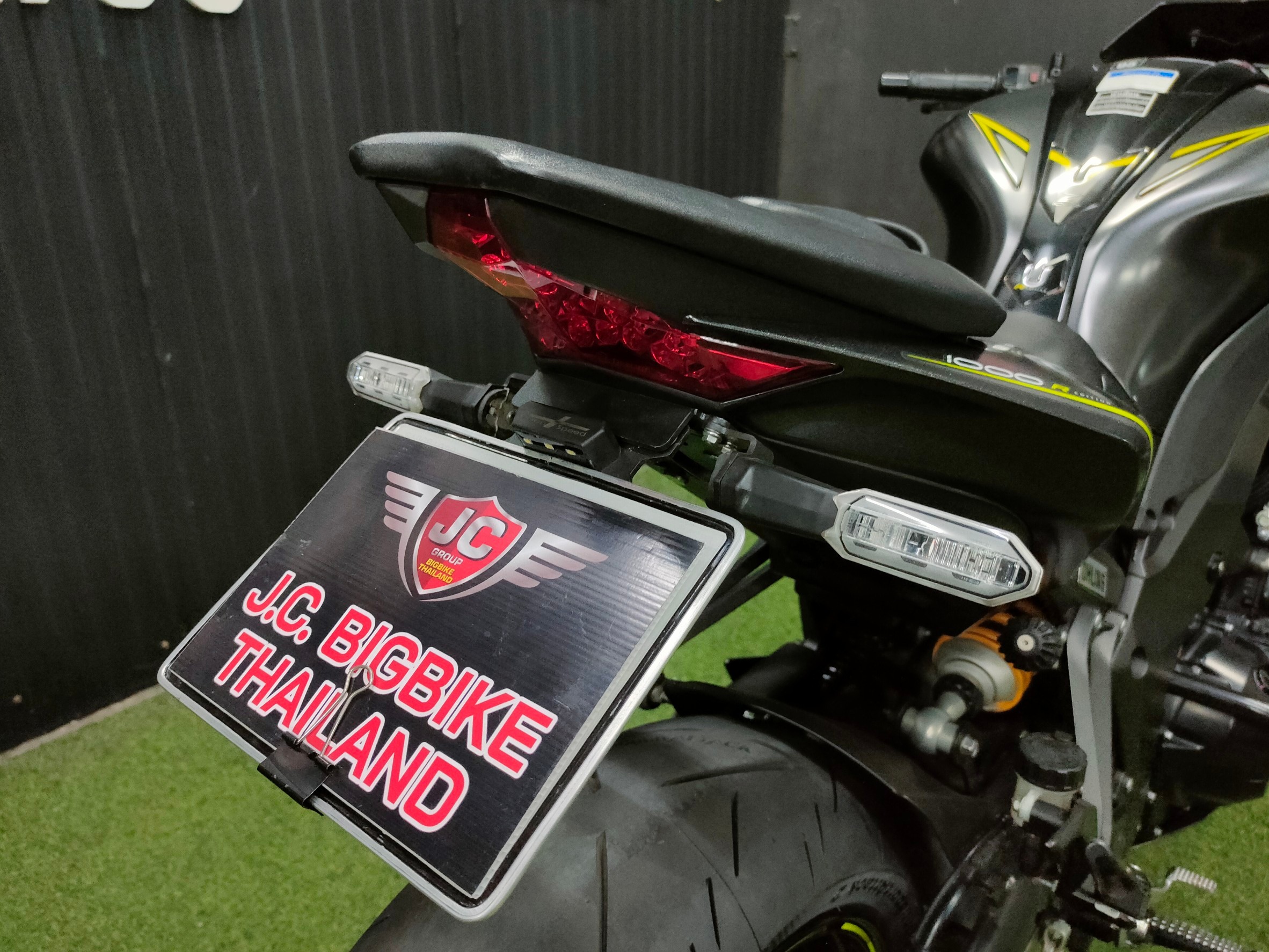 แรดพันธุ์....อ๊า 🤪 หล่อเลยคันนี้ #Z1000R ปี2018 "Optionsล้นๆรถมือเดียว"...ออกห้างร่วม7แสนเลยนะ‼️