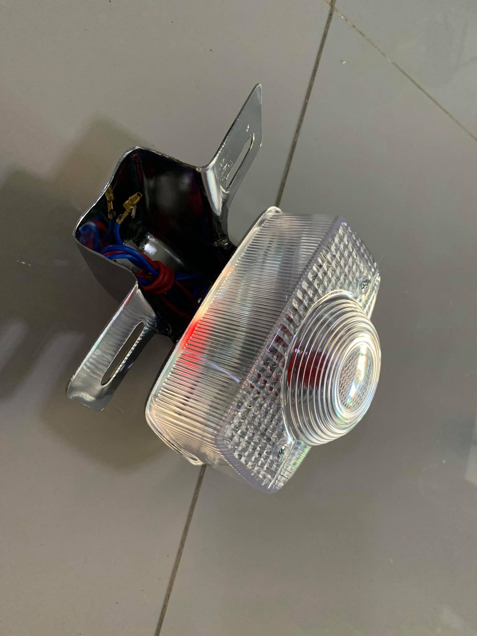 ไฟท้าย+ขายึดไฟท้าย cb100 ซีบี100 ใส