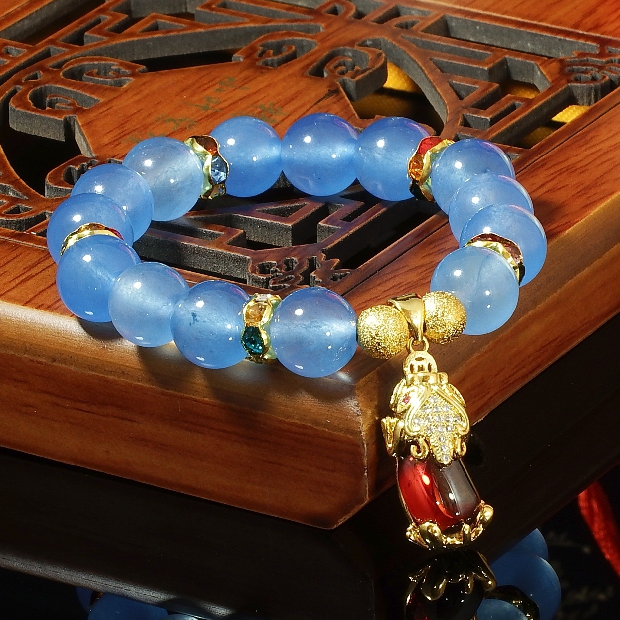 สร้อยข้อมือจี้ปี่เซี๊ยะ หินอความารีน Aquamarine สีน้ำทะเล ขนาด 10 มล.