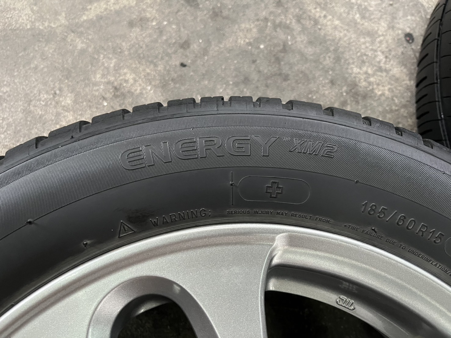 ✨ล้อแม็ก 4รู100✨Toyota Vios รุ่นพิเศษ ขอบ 15 สีเทา พร้อมยาง 185-60-15 Michelin ปี 22