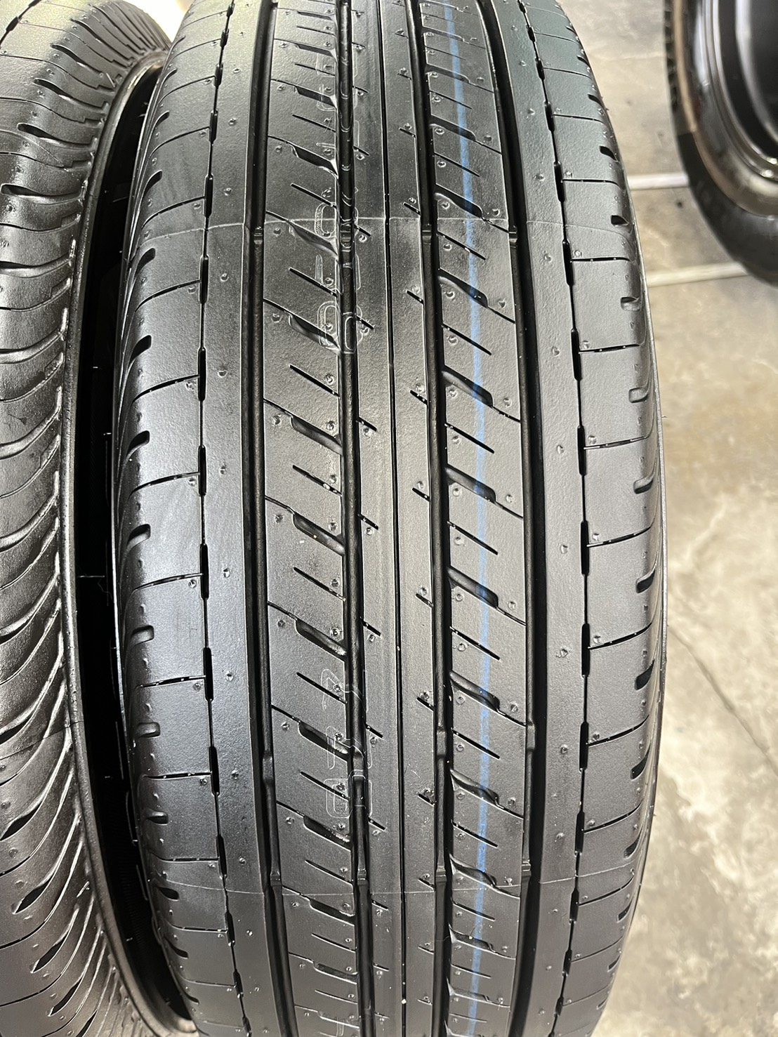 ✨ยางใหม่ป้ายแดง✨215-65-16 Bridgestone💥ปี 25💥🚘ใส่กับ รถตู้ ,รถกระบะตัวเตี้ย ได้ทุกรุ่น