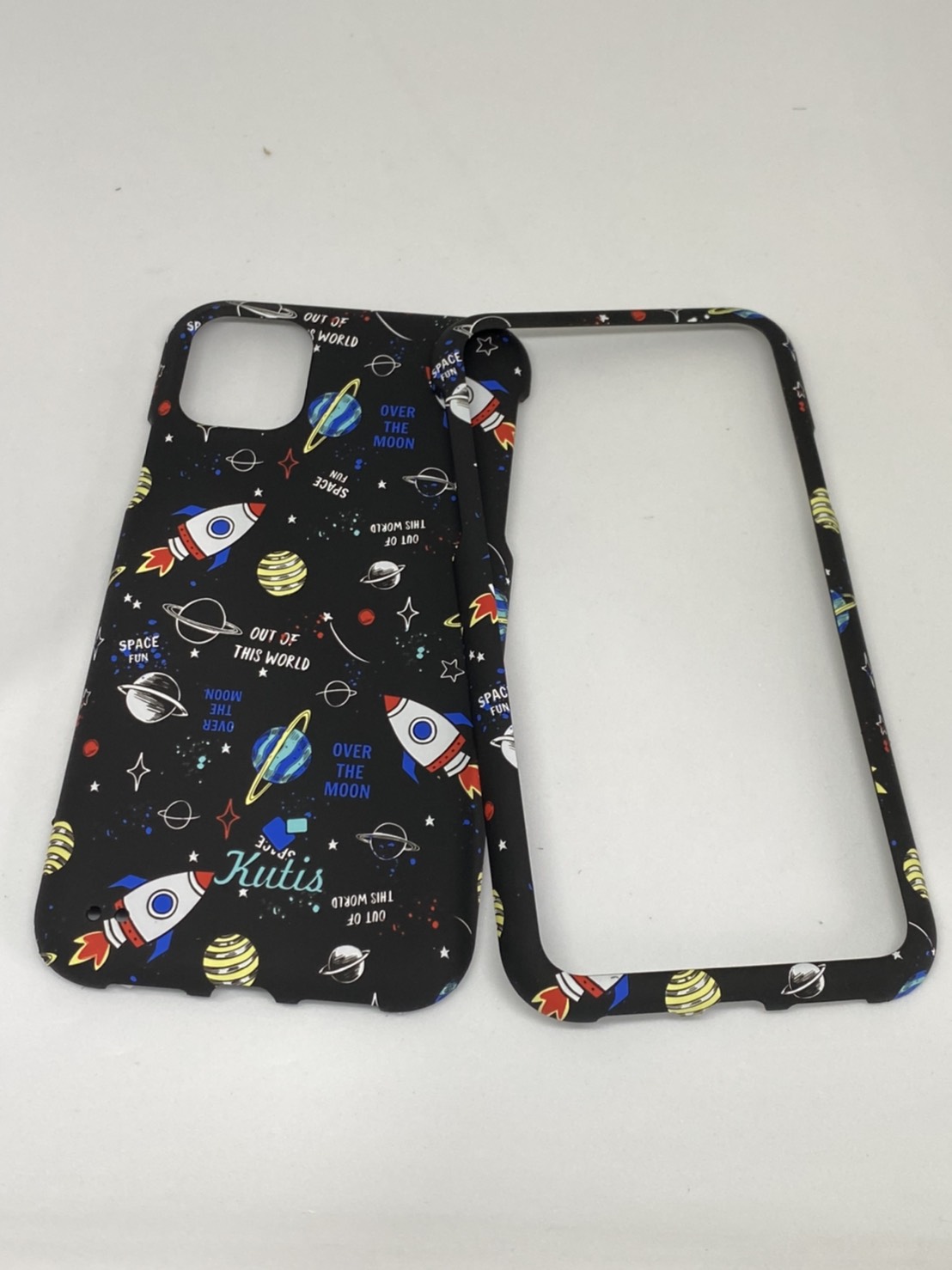 เคสคูทิส(Kutis)เคสไอโฟน11G(ลายจรวดอวกาศ)มาใหม่ เคสประกบหน้า-หลัง เคสเรืองแสง เคสลายวินเทจ ร้านSuperhero Klongthom