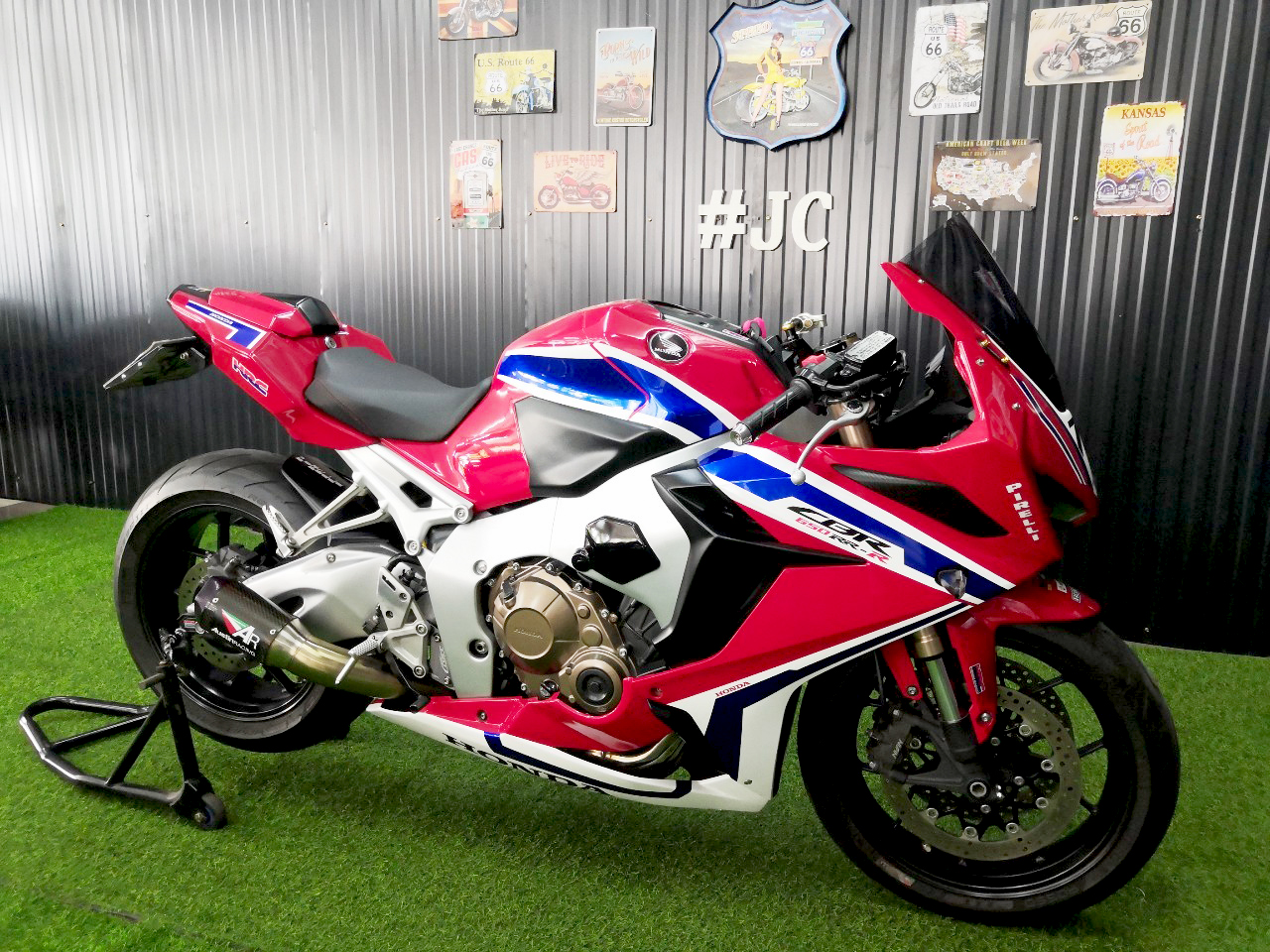 นี่มันแฝดน้อง CBR1000RR นี่หน่าา!!! 😎😎 Honda #CBR650RR SP ปี2019